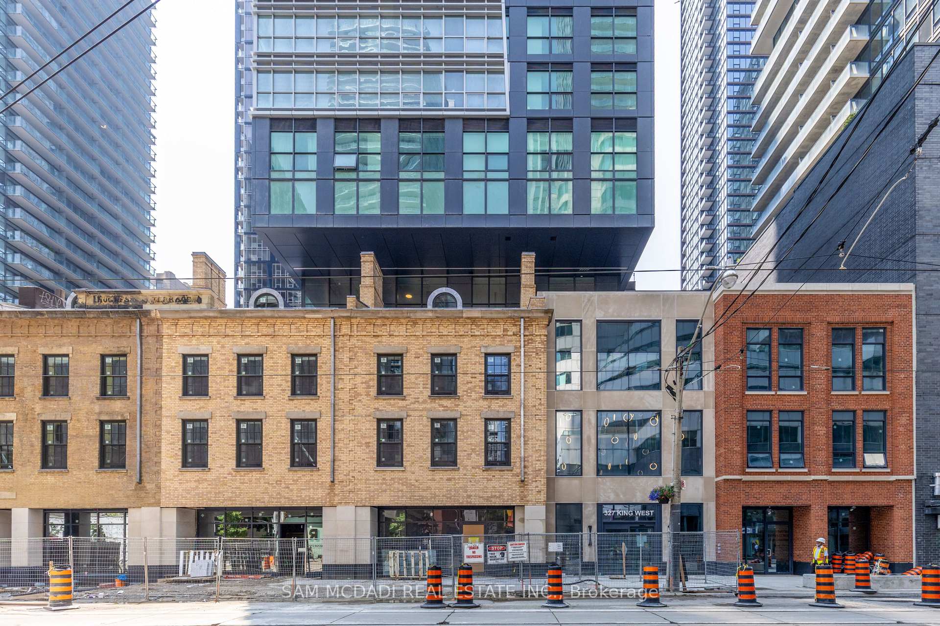 327 King Street W 602