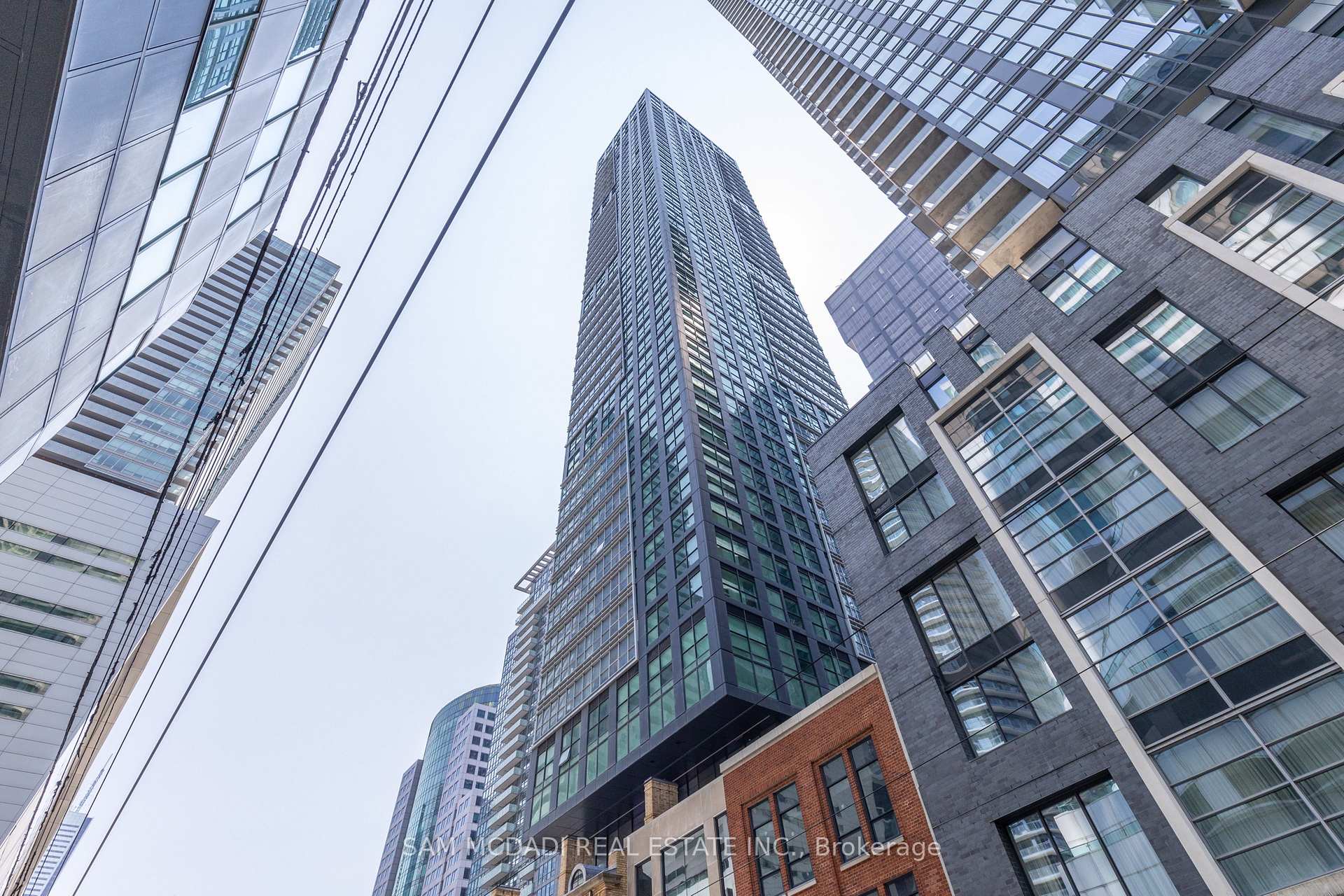 327 King Street W 602