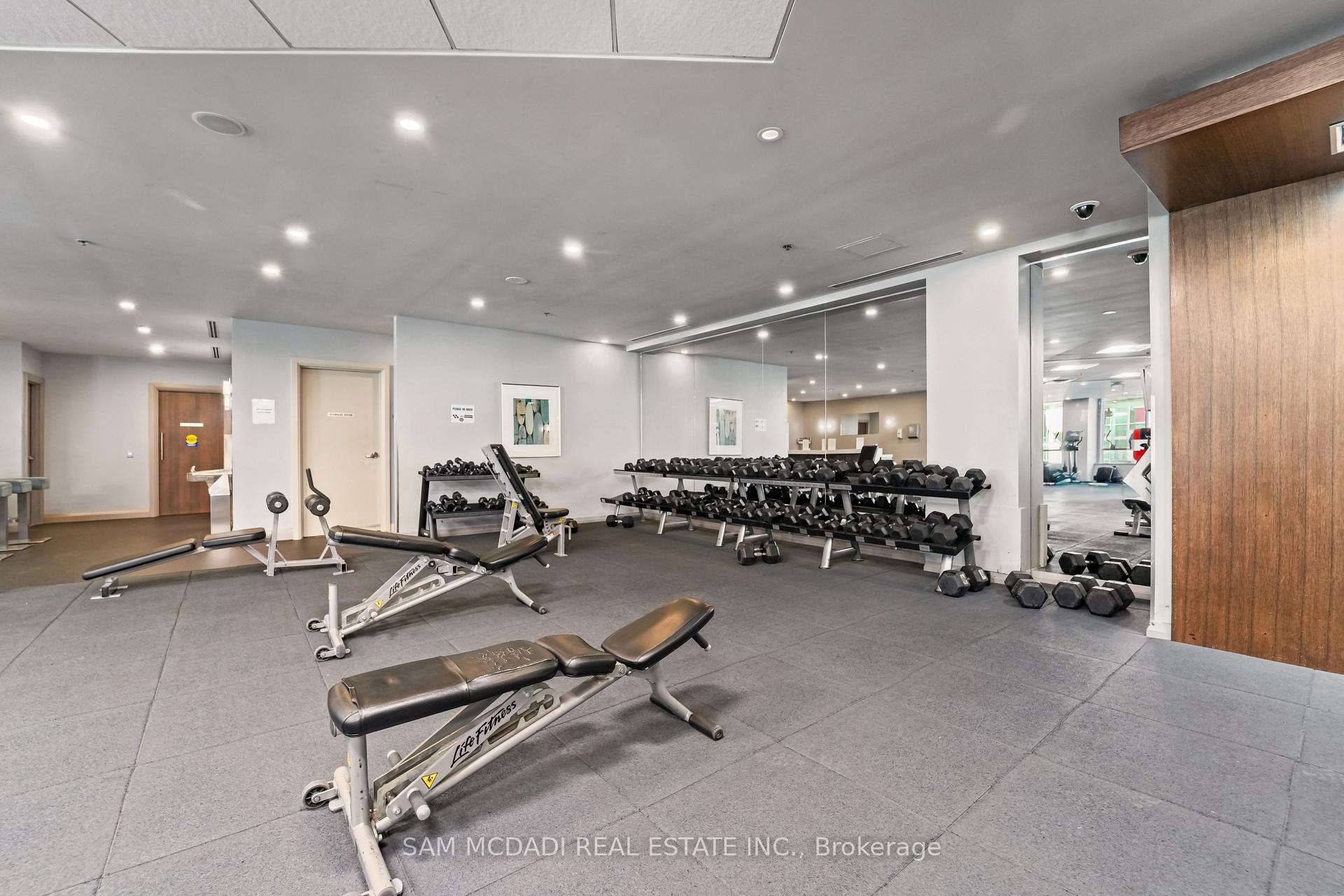 18 Harbour Street 2304, Toronto Unit: 2304