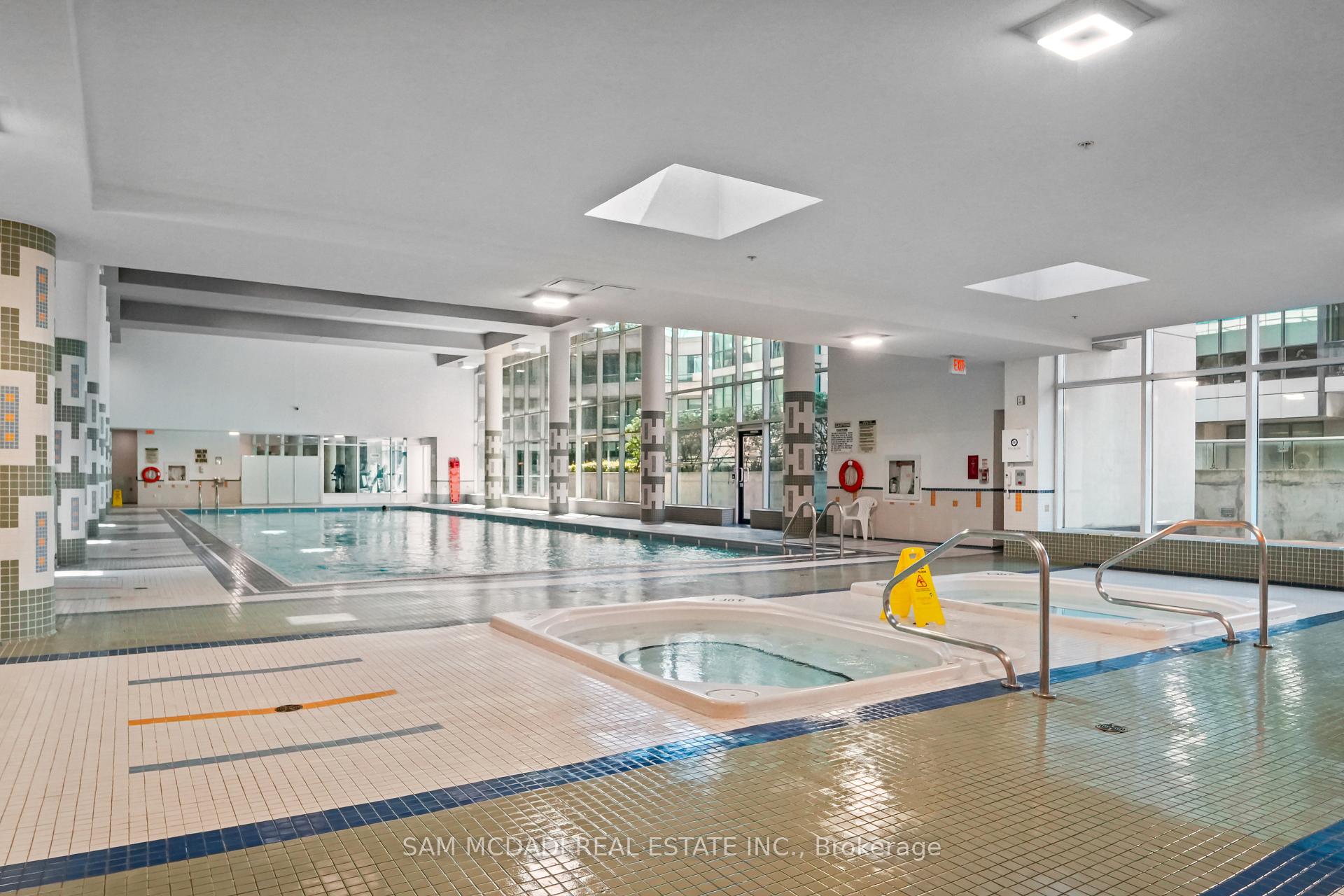 18 Harbour Street 2304, Toronto Unit: 2304