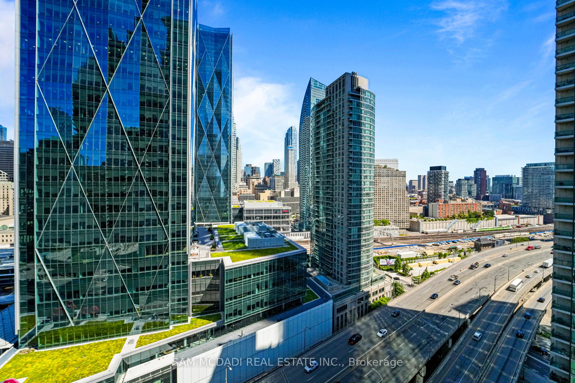 18 Harbour Street 2304, Toronto Unit: 2304