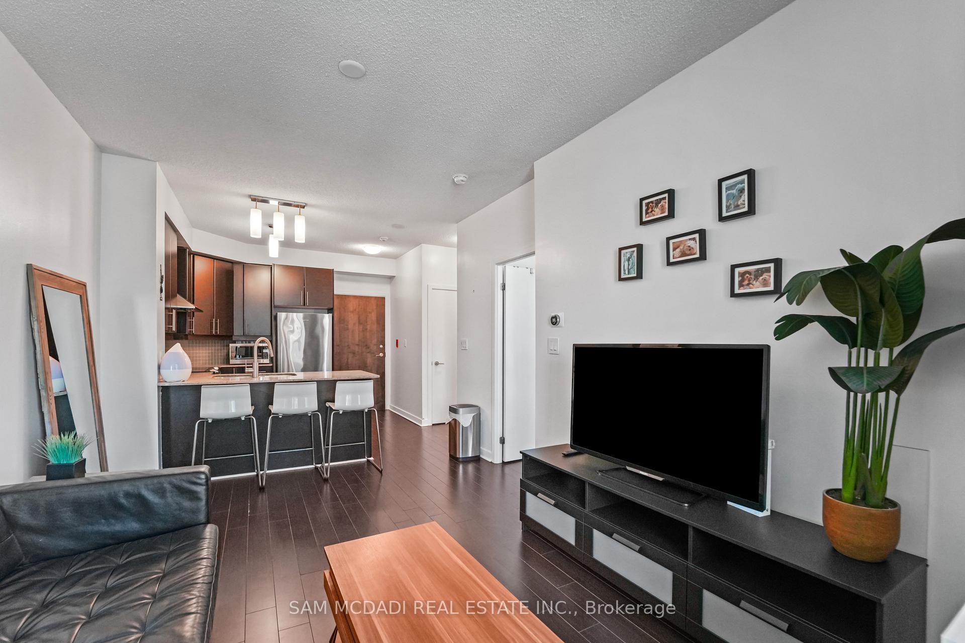 18 Harbour Street 2304, Toronto Unit: 2304