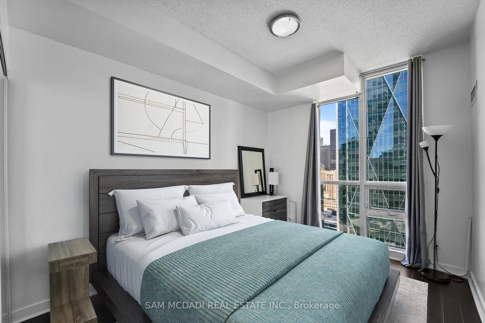 18 Harbour Street 2304, Toronto Unit: 2304