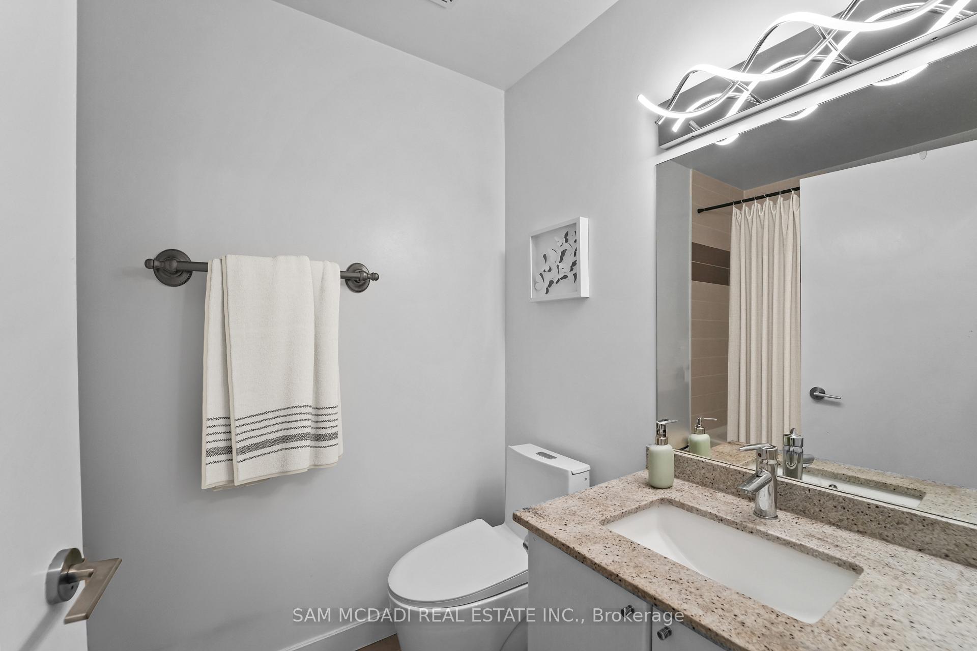 18 Harbour Street 2304, Toronto Unit: 2304