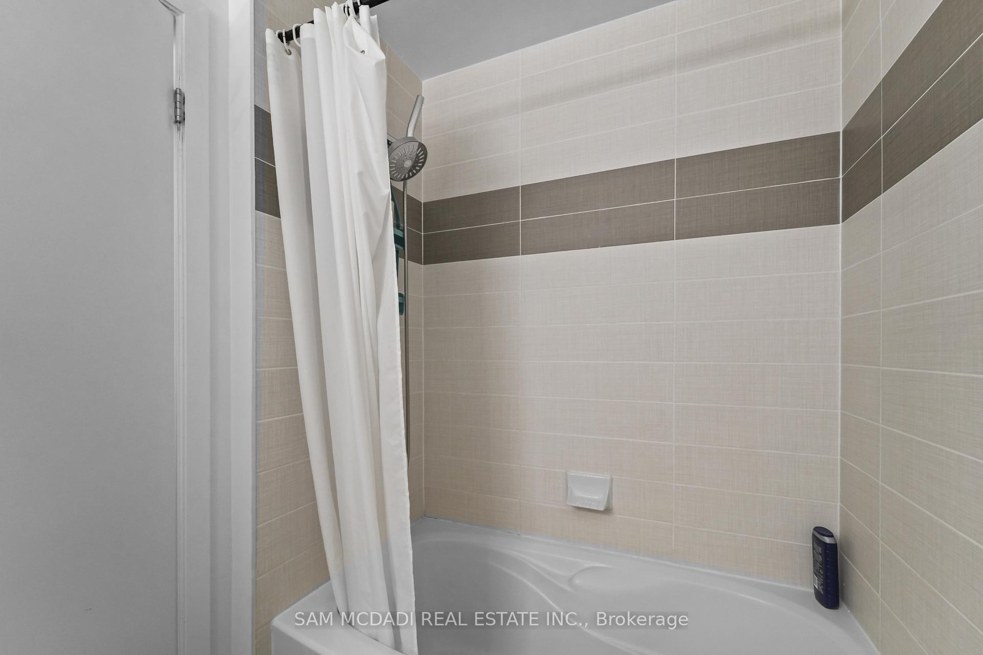 18 Harbour Street 2304, Toronto Unit: 2304