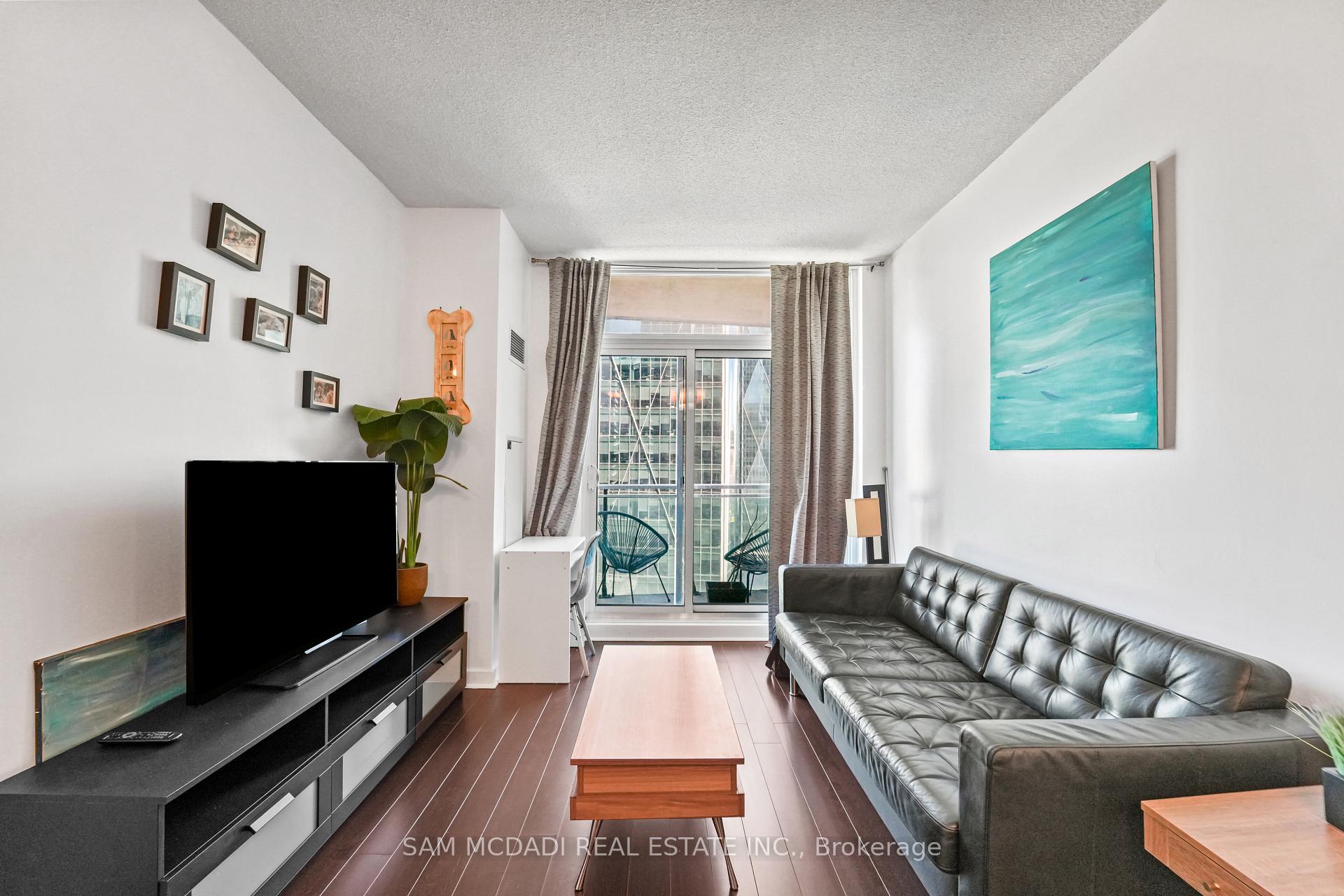 18 Harbour Street 2304, Toronto Unit: 2304