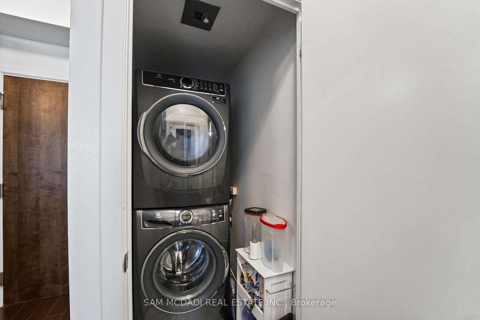 18 Harbour Street 2304, Toronto Unit: 2304