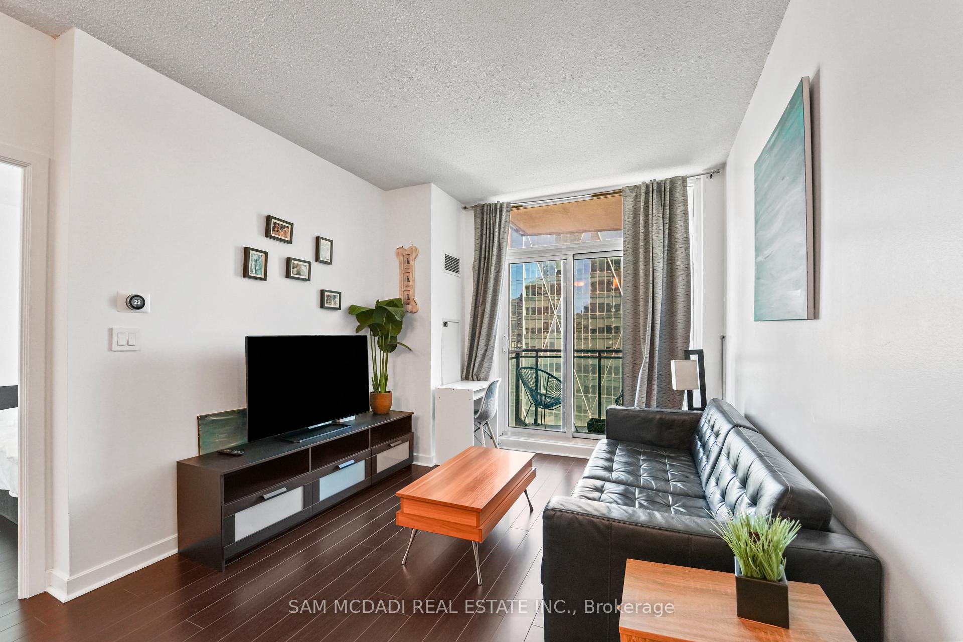 18 Harbour Street 2304, Toronto Unit: 2304