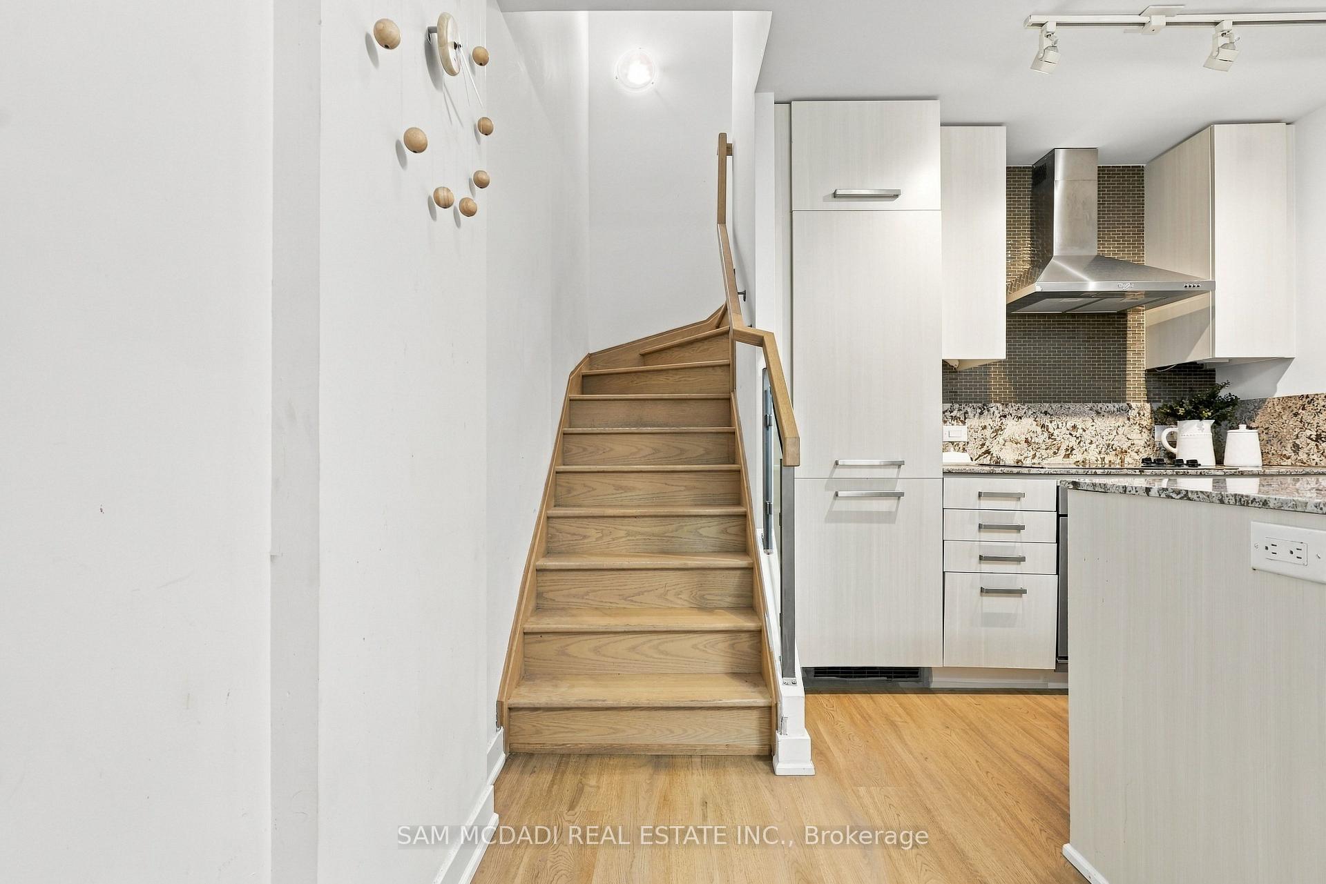 15 Beverley Street TH27, Toronto Unit: TH27