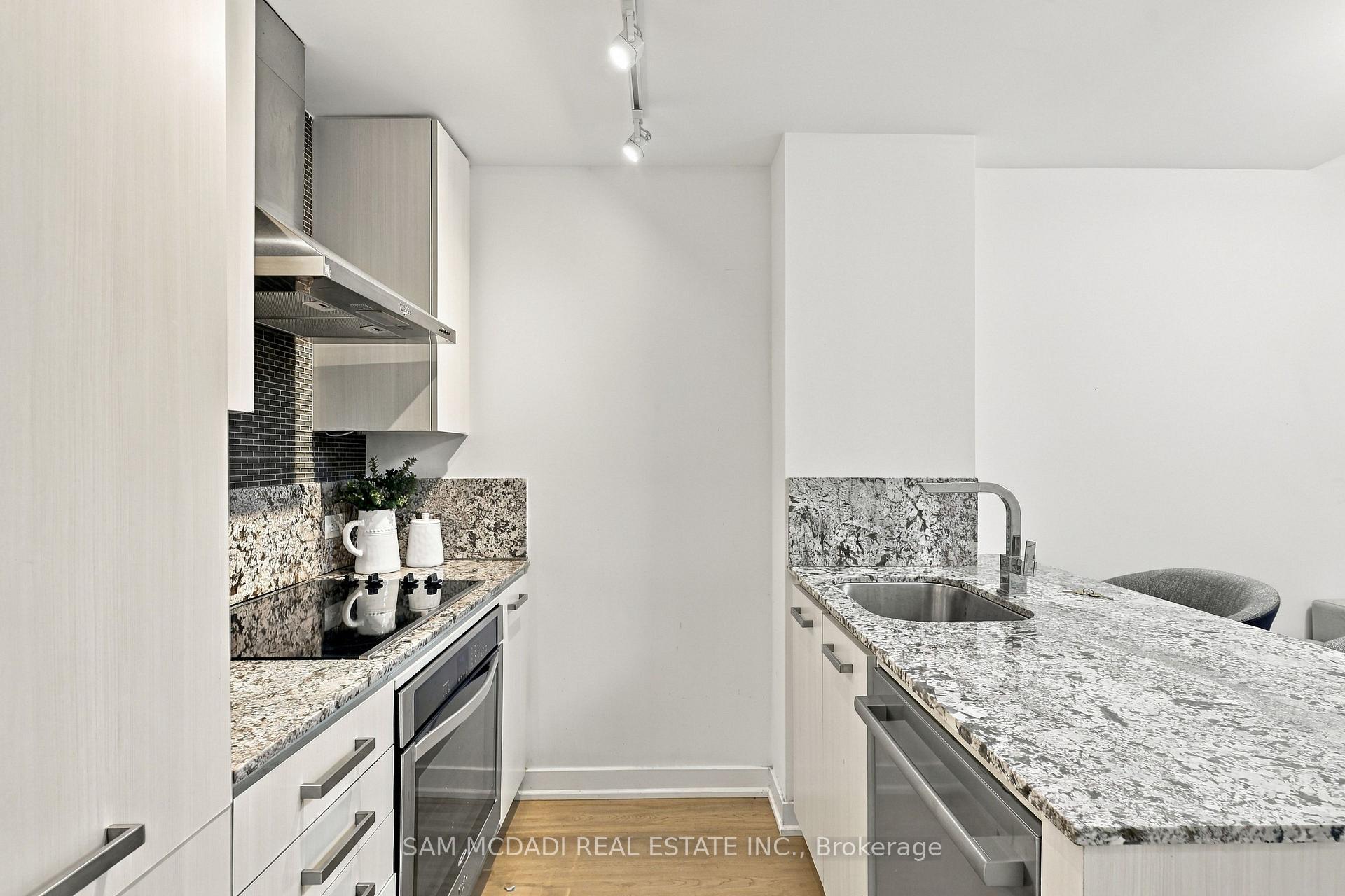15 Beverley Street TH27, Toronto Unit: TH27