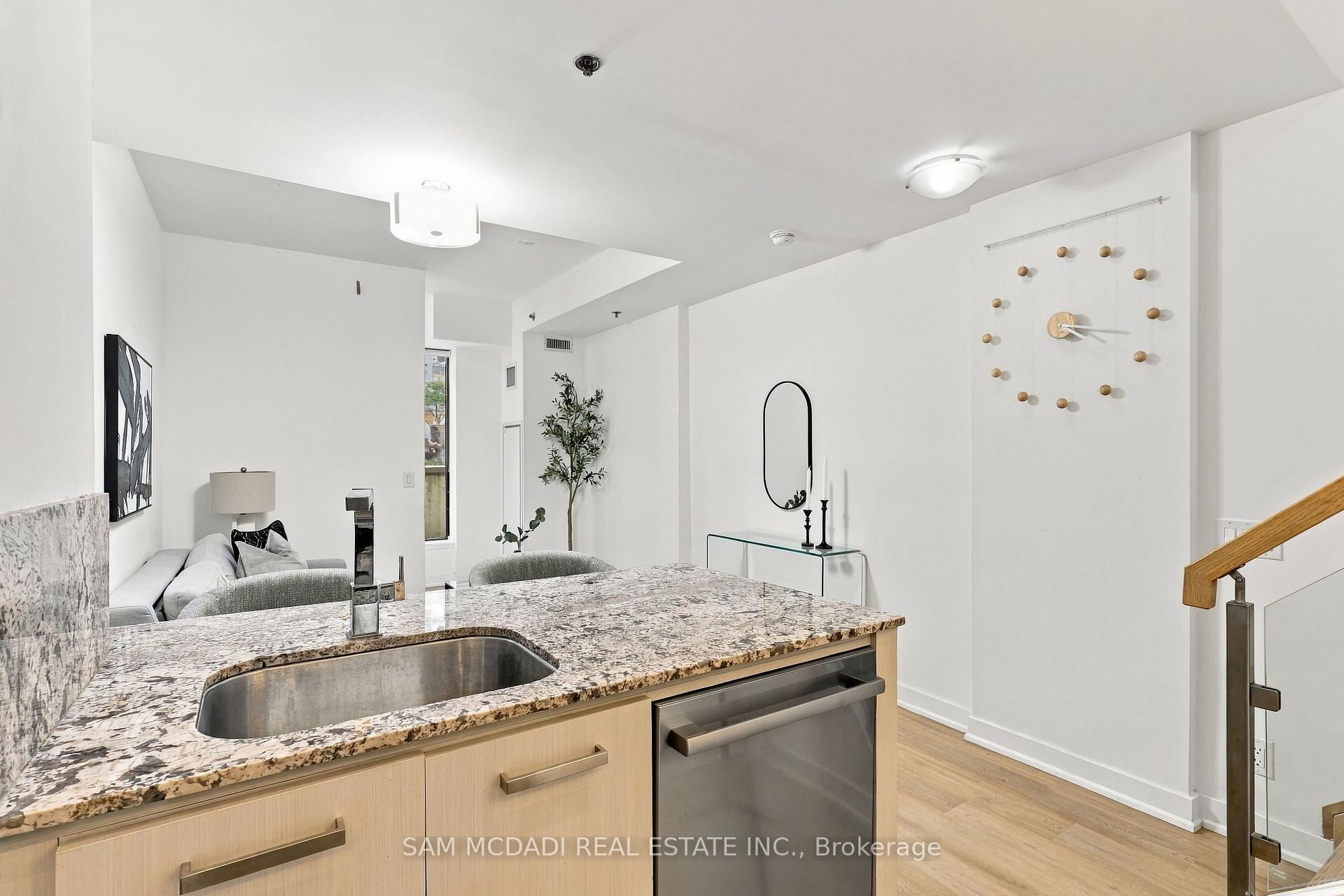 15 Beverley Street TH27, Toronto Unit: TH27
