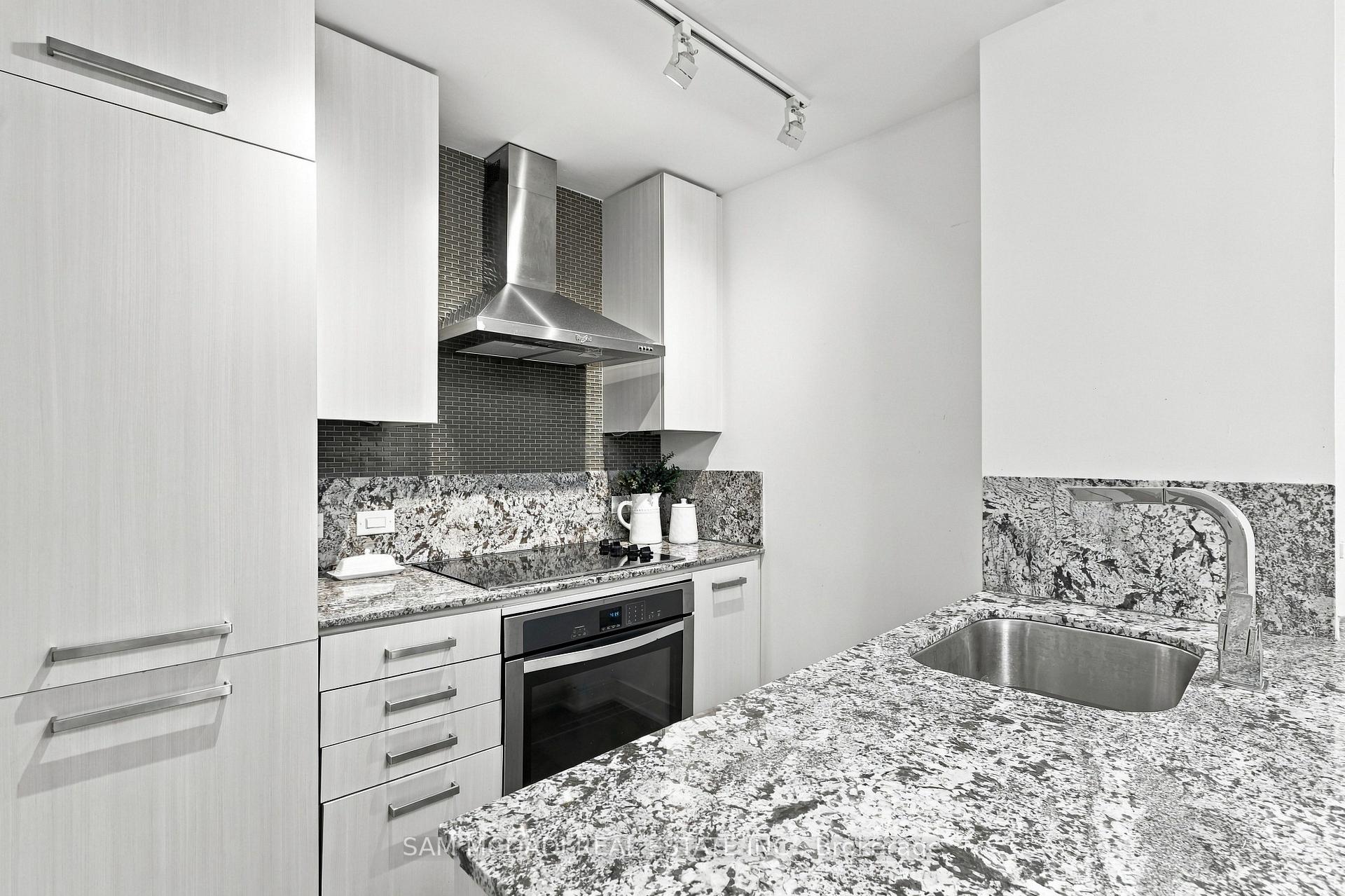 15 Beverley Street TH27, Toronto Unit: TH27