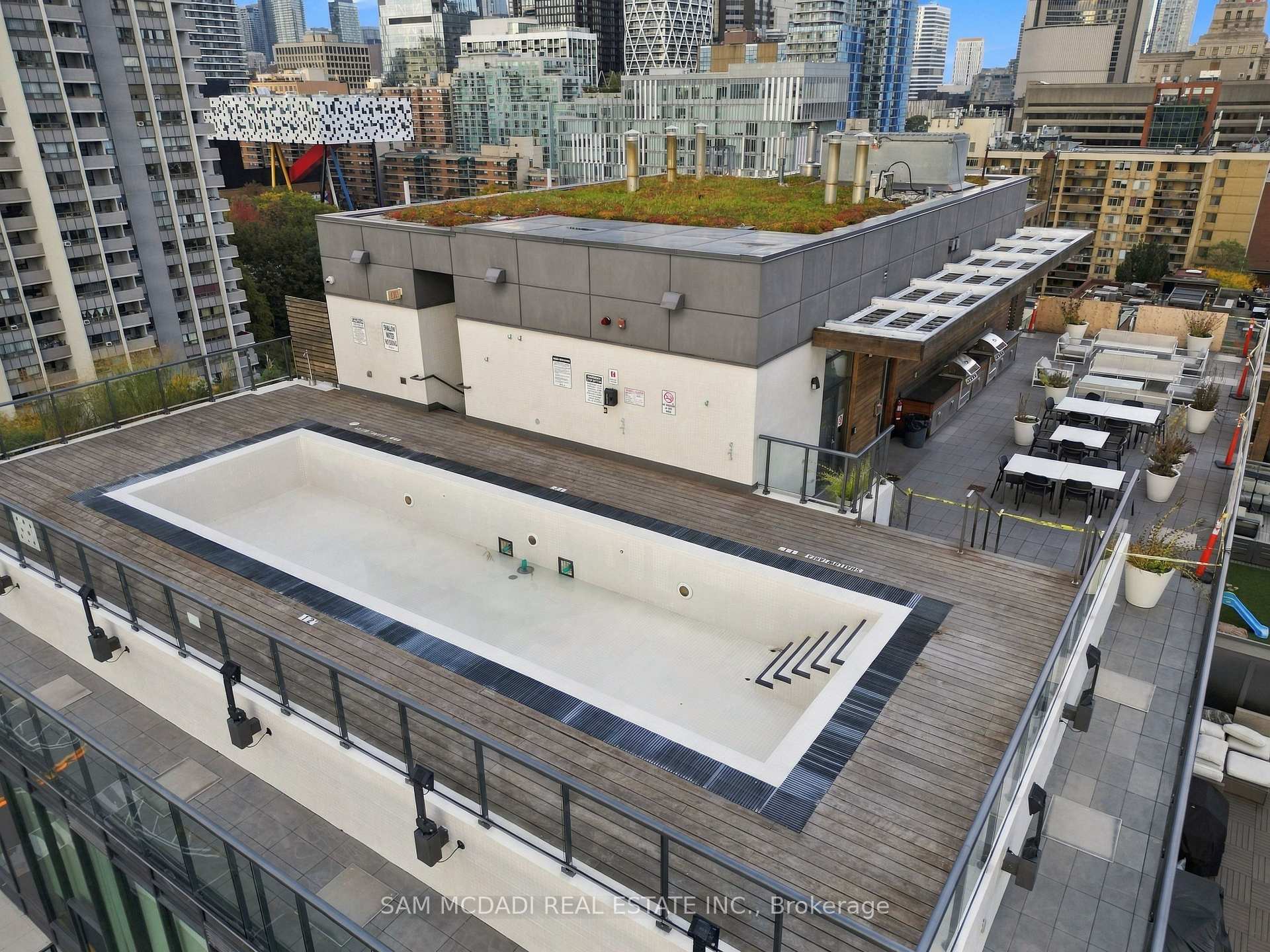 15 Beverley Street TH27, Toronto Unit: TH27