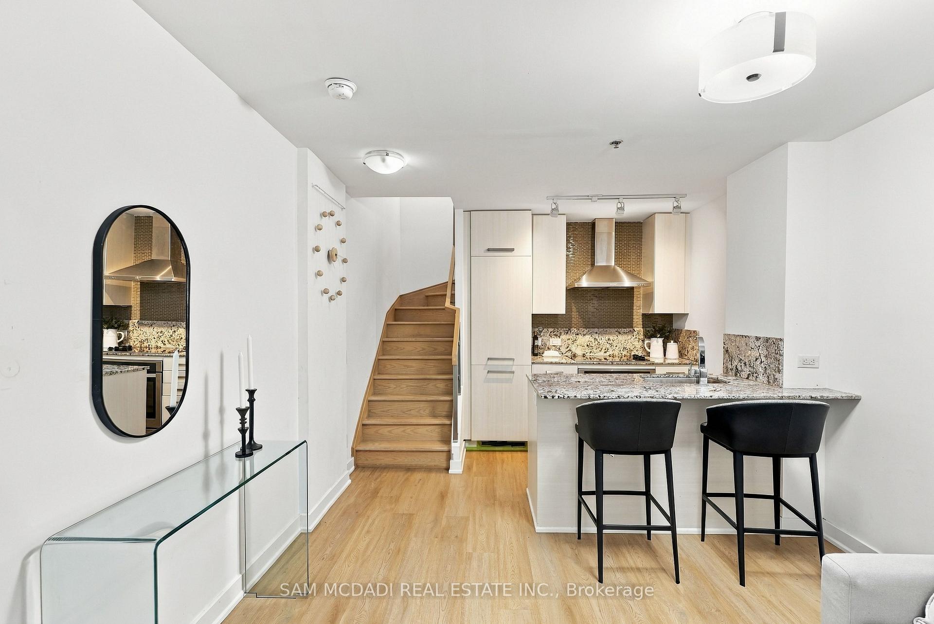 15 Beverley Street TH27, Toronto Unit: TH27