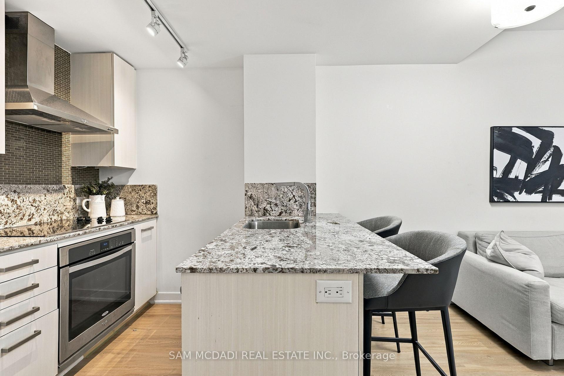 15 Beverley Street TH27, Toronto Unit: TH27