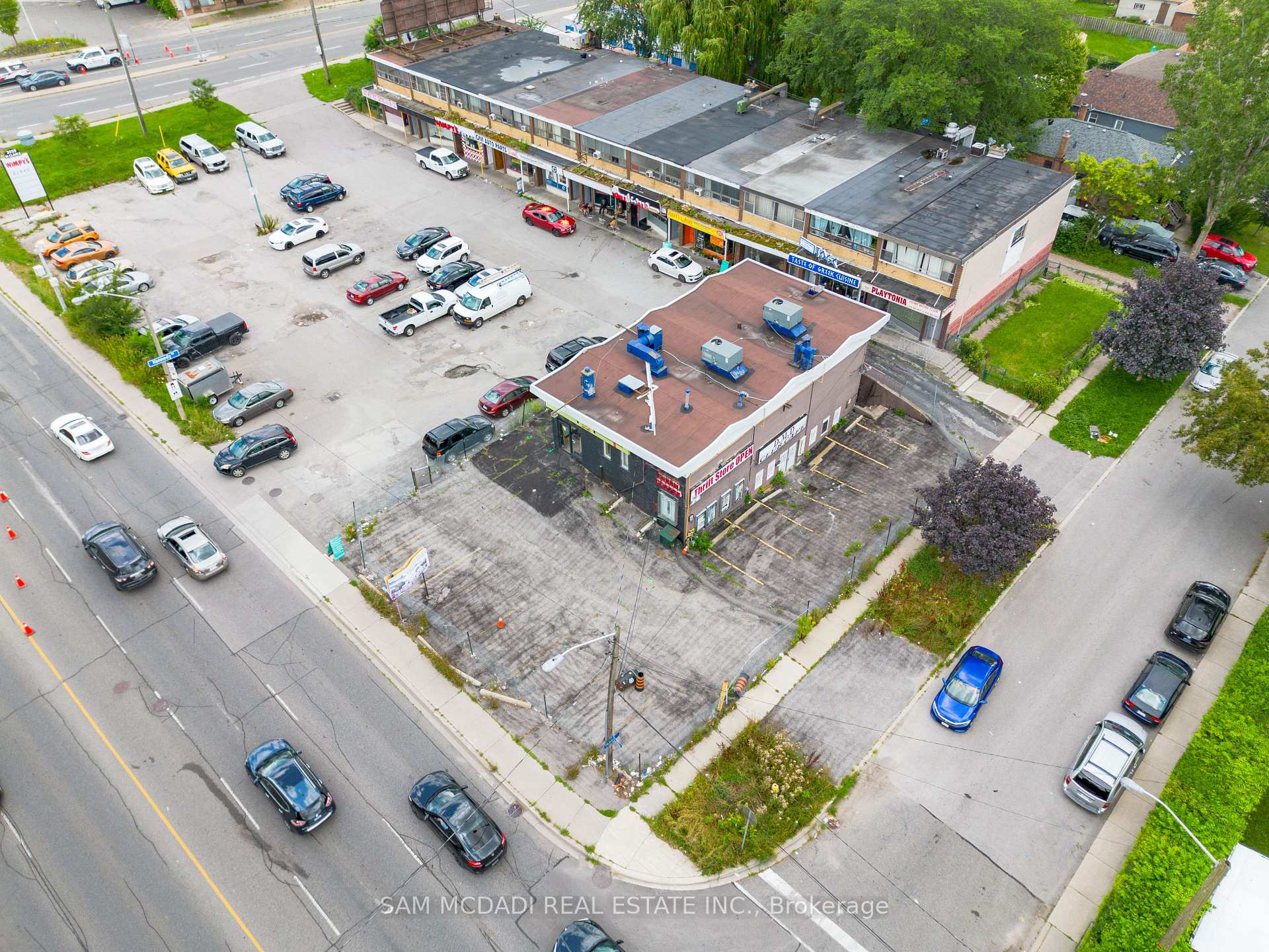 3537 St Clair Avenue E