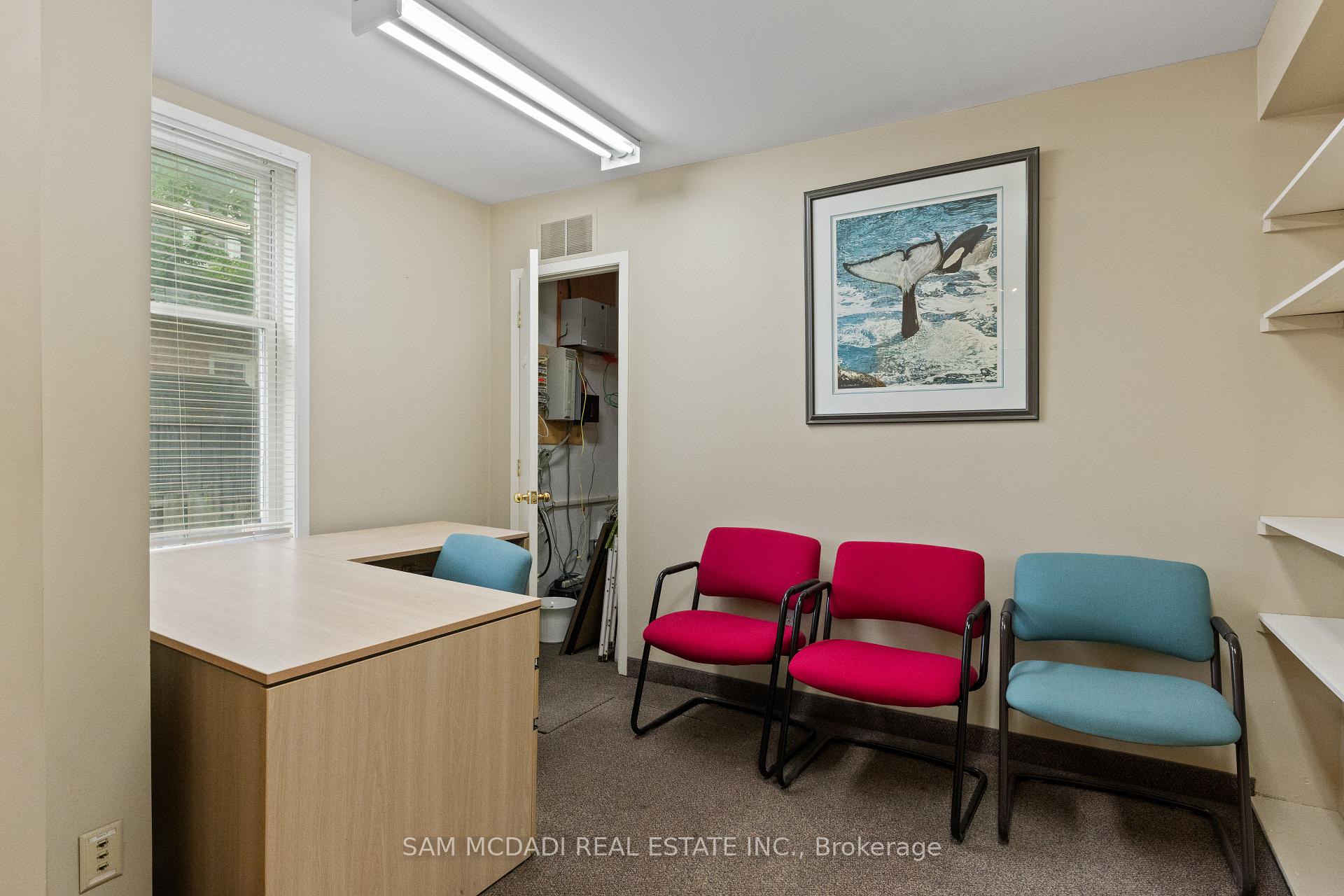 571 Kingston Road W