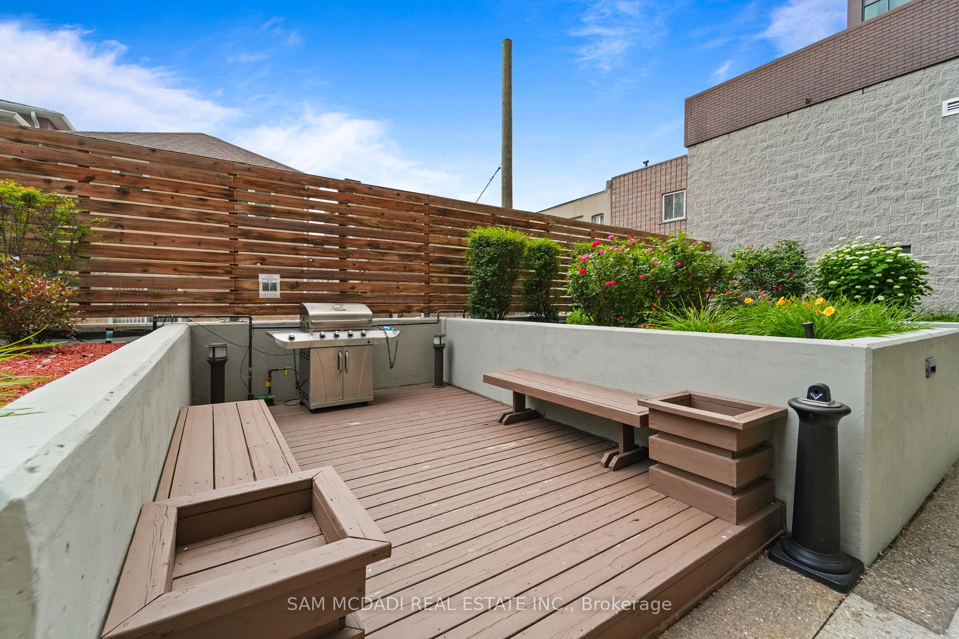 2055 Danforth Avenue 903, Toronto Unit: 903