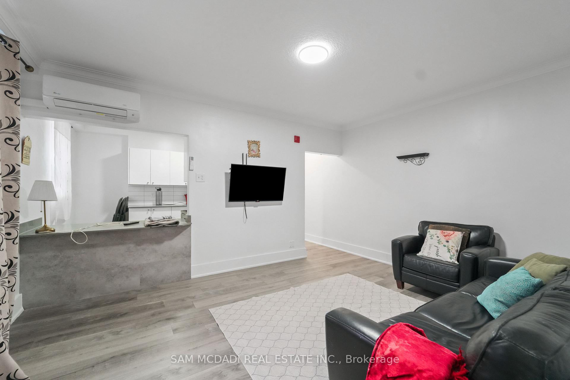 1016 O'connor Drive 104, Toronto Unit: 104
