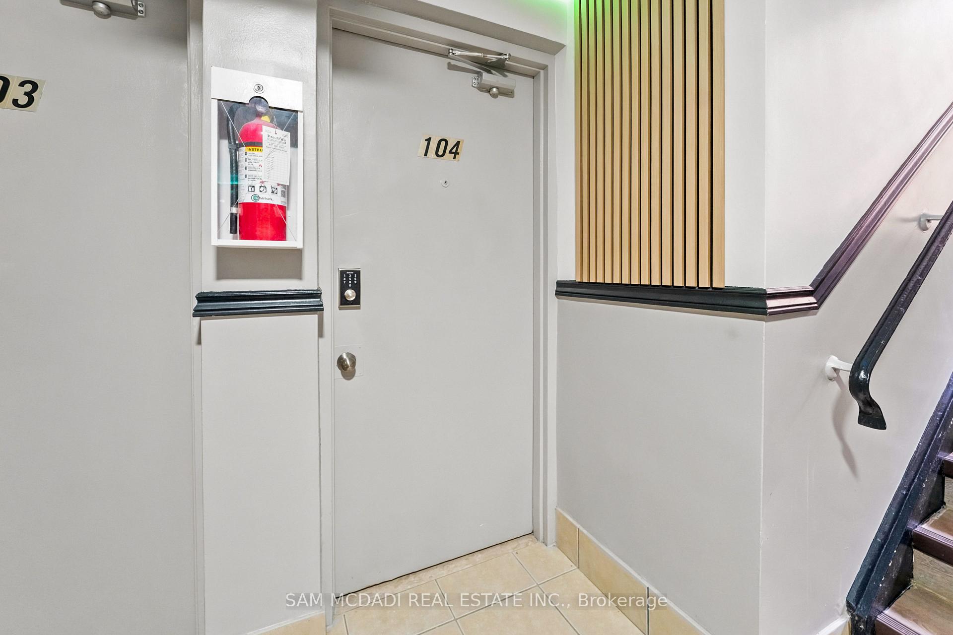 1016 O'connor Drive 104, Toronto Unit: 104
