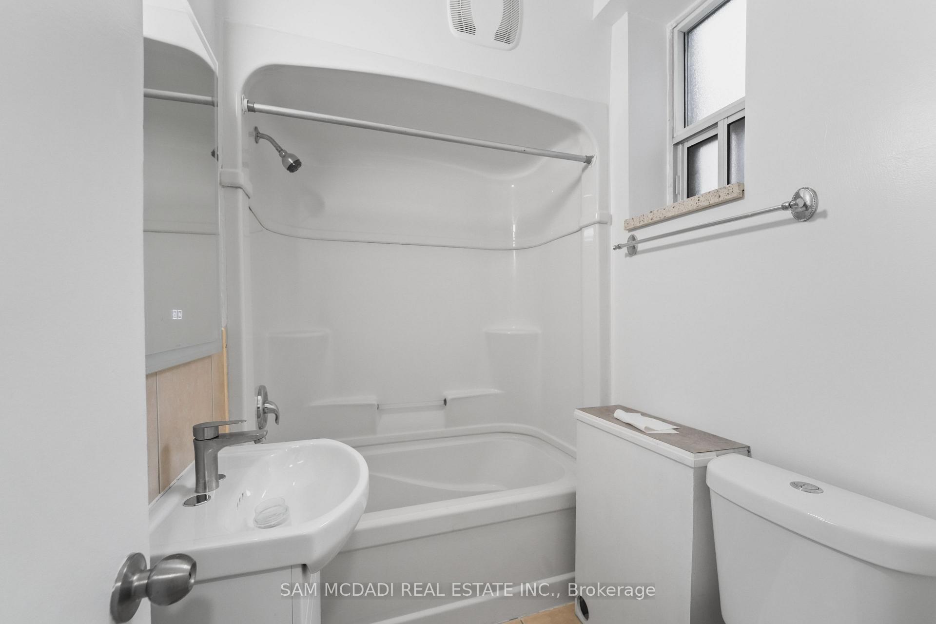 1016 O'connor Drive 104, Toronto Unit: 104