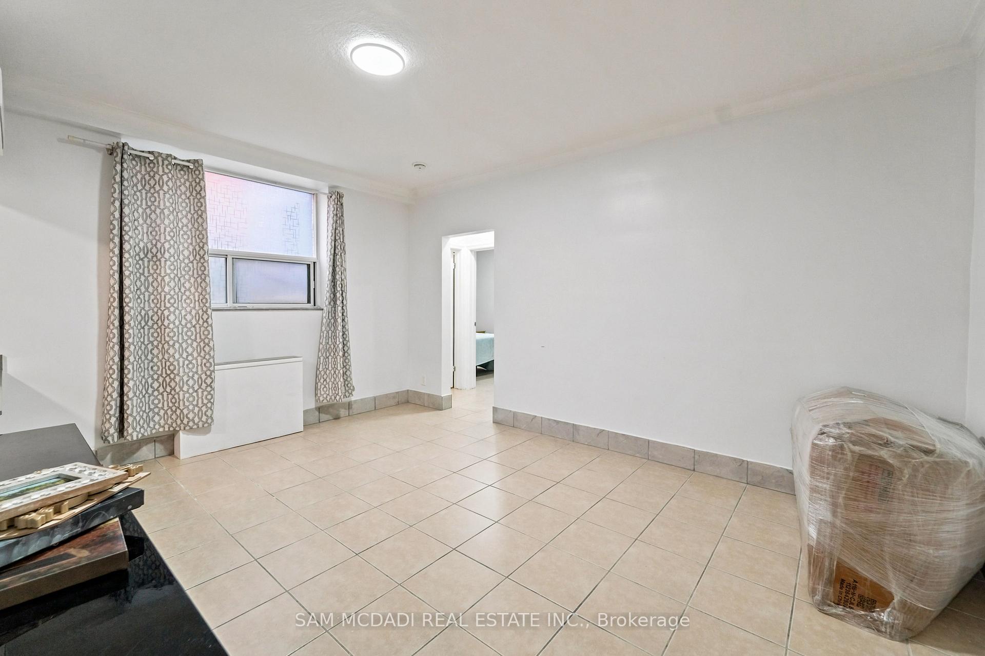 1016 O'connor Drive 101, Toronto Unit: 101