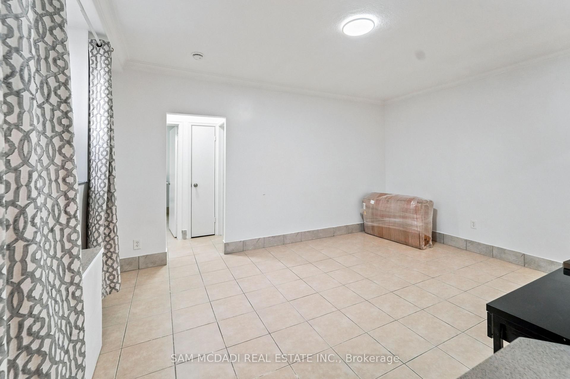 1016 O'connor Drive 101, Toronto Unit: 101