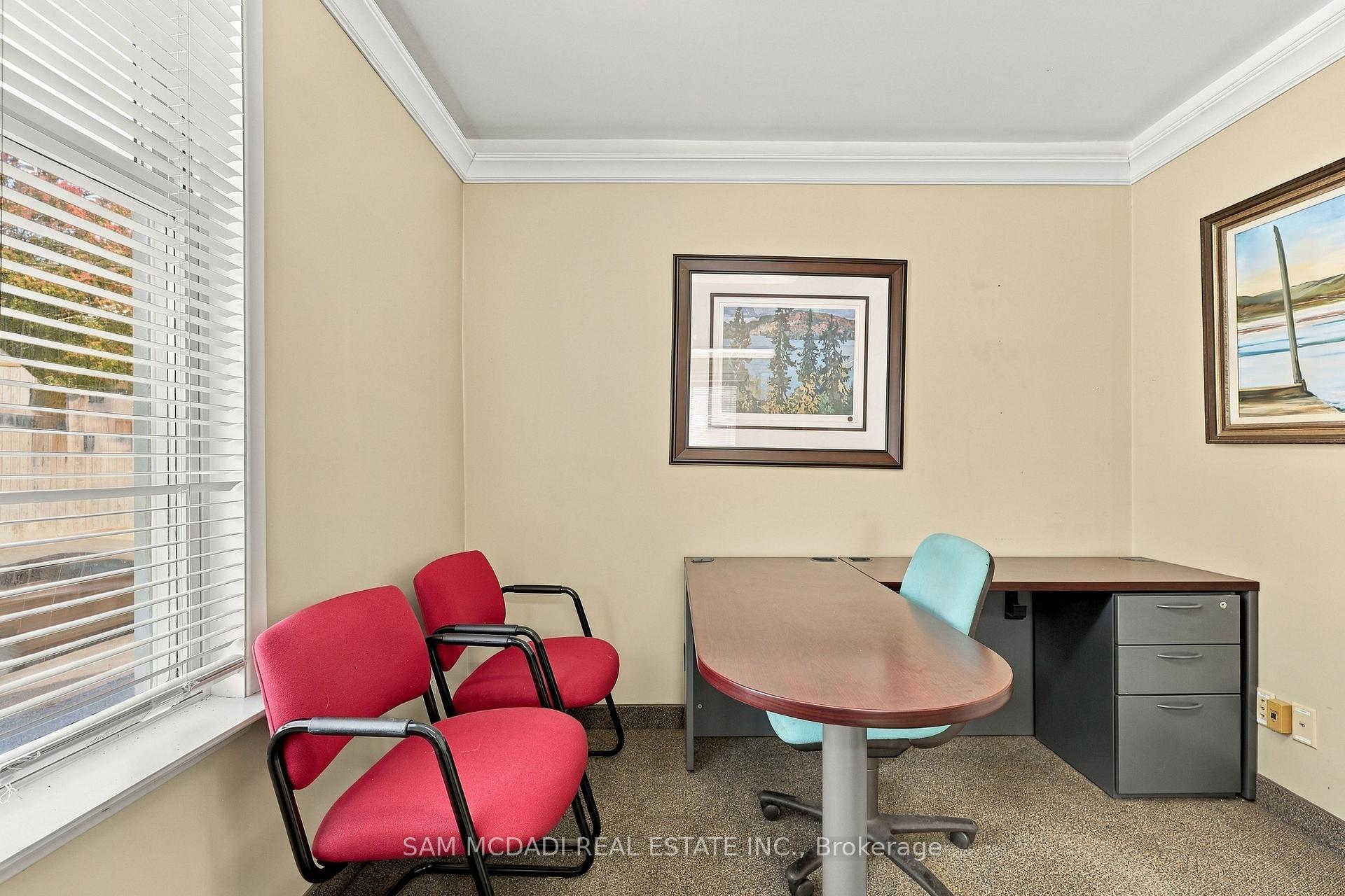 571 Kingston Road W