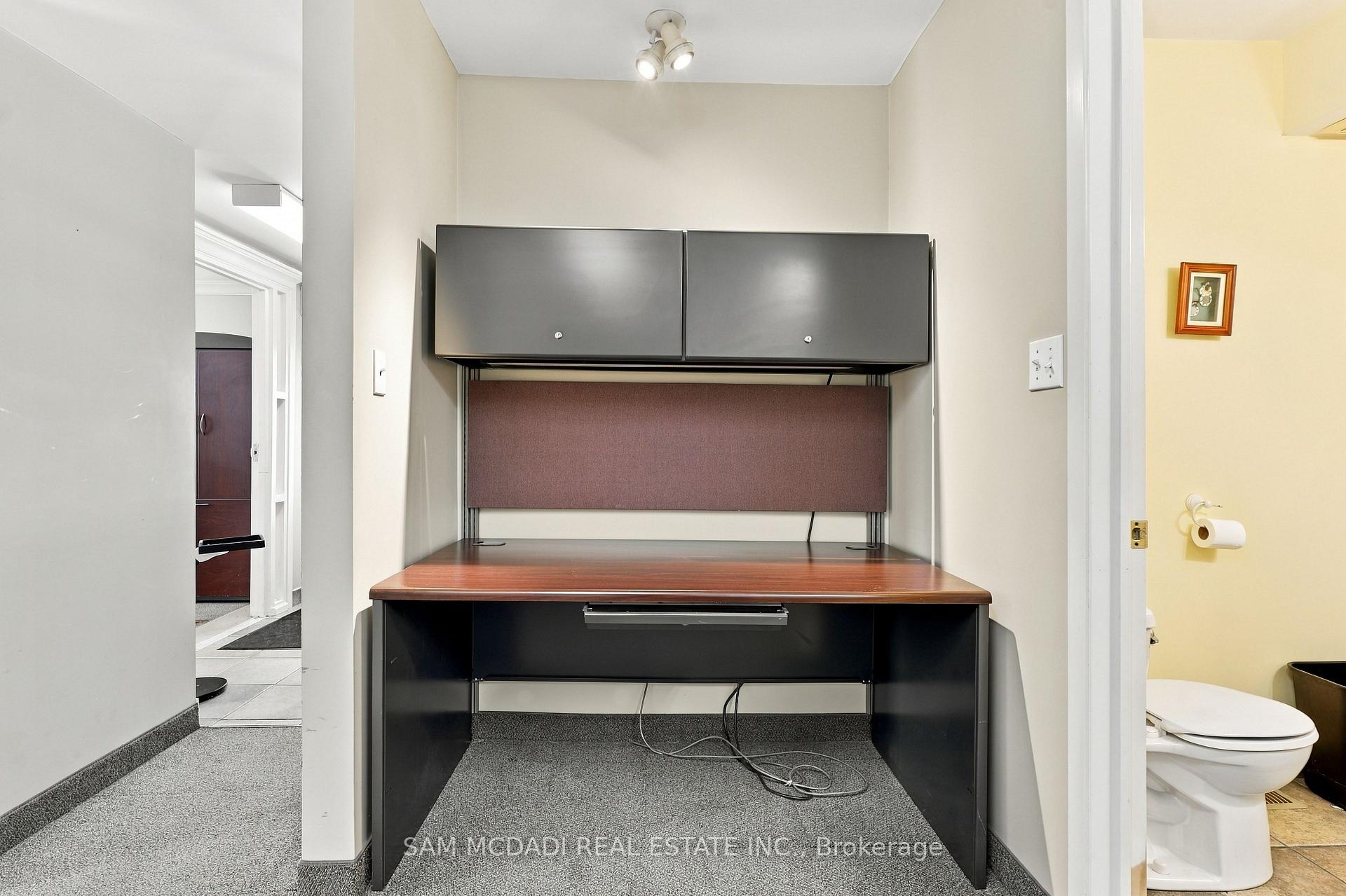 571 Kingston Road W