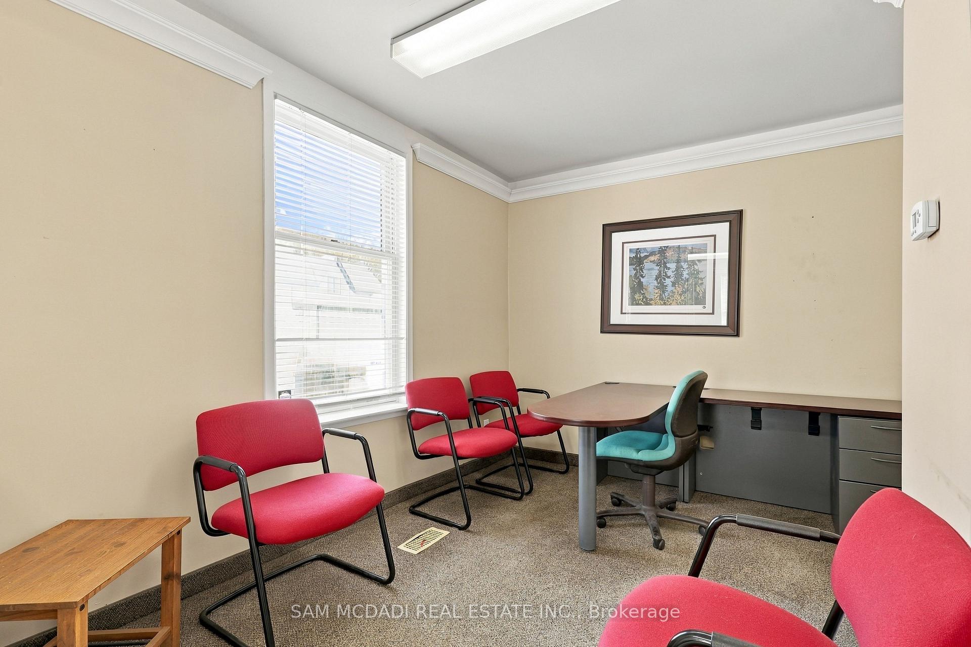 571 Kingston Road W