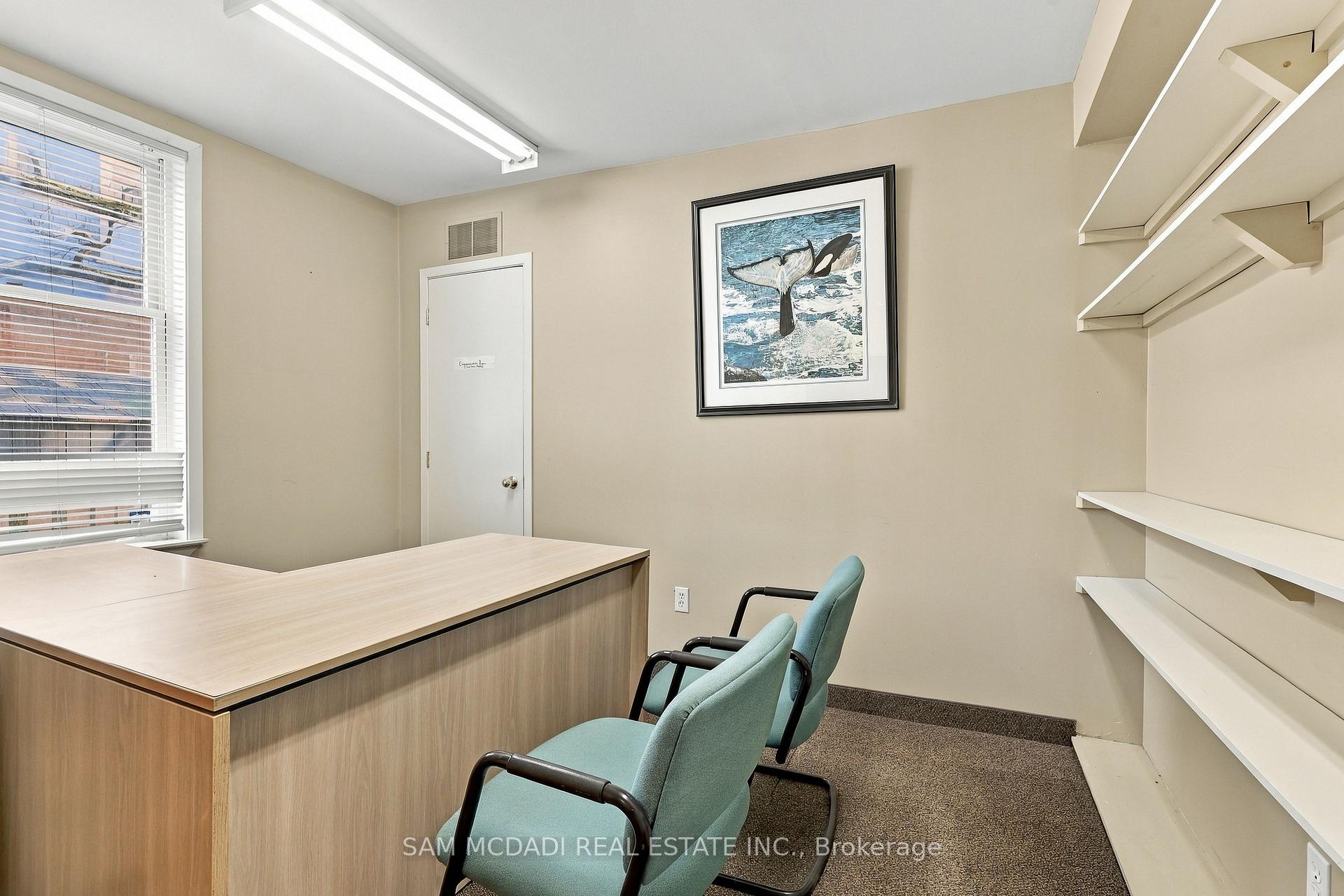 571 Kingston Road W