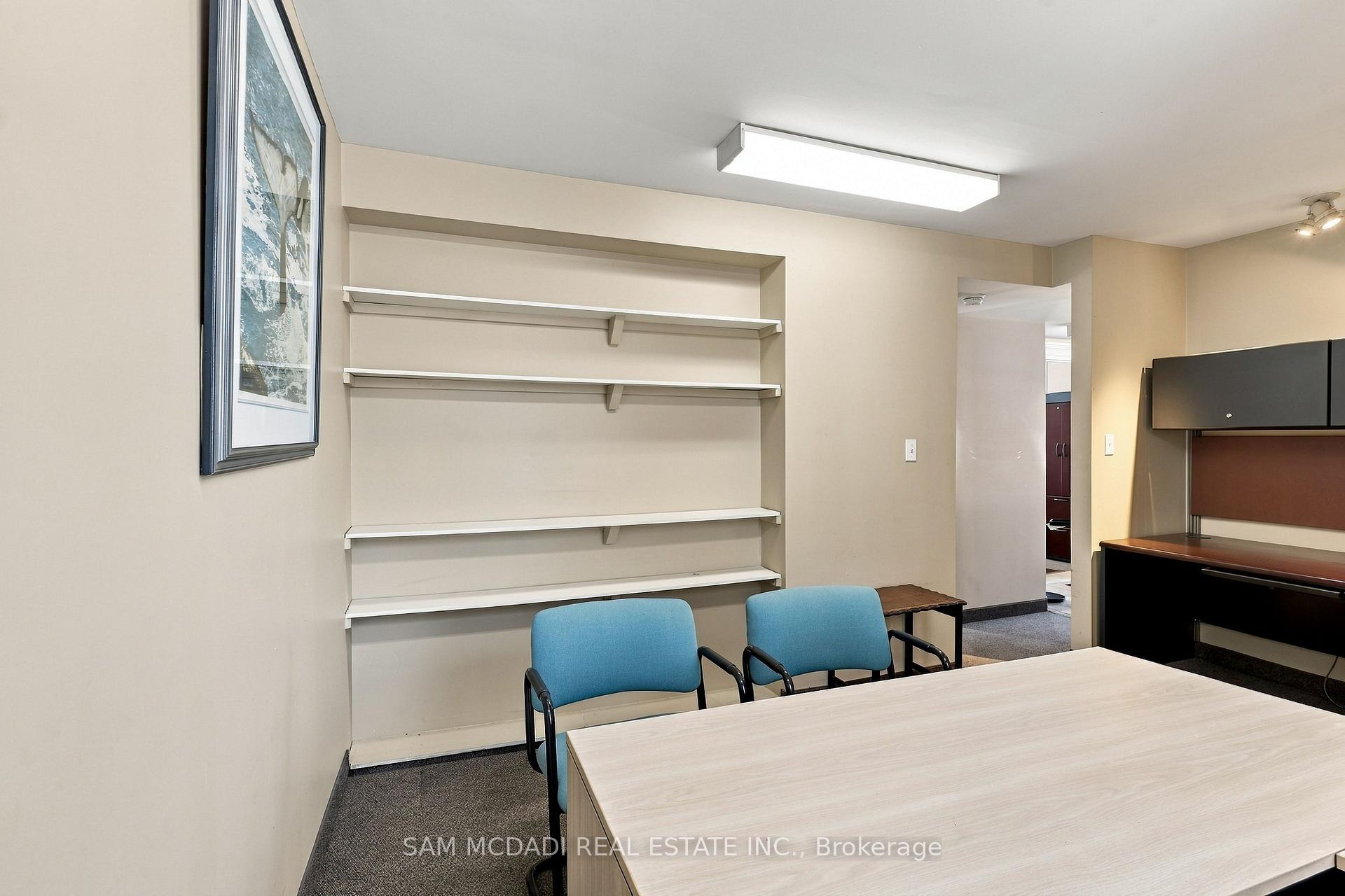 571 Kingston Road W