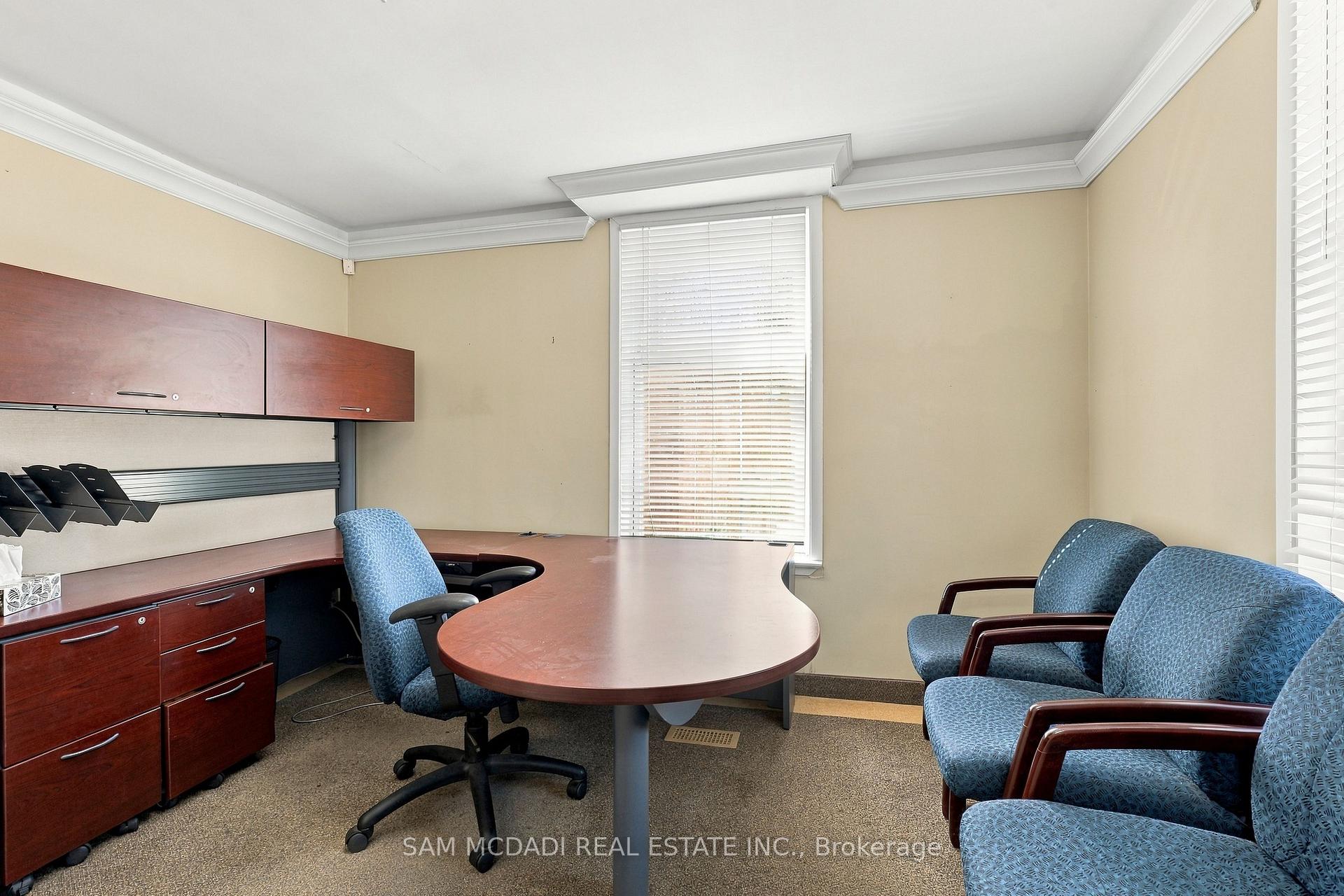 571 Kingston Road W