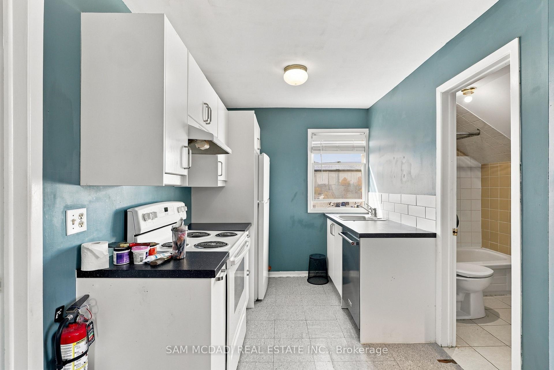571 Kingston Road W
