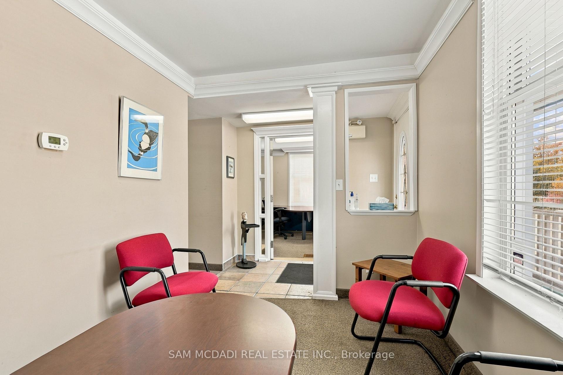 571 Kingston Road W
