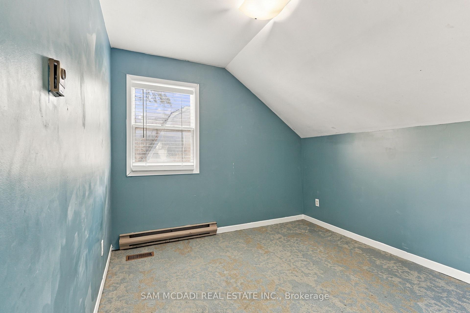 571 Kingston Road W