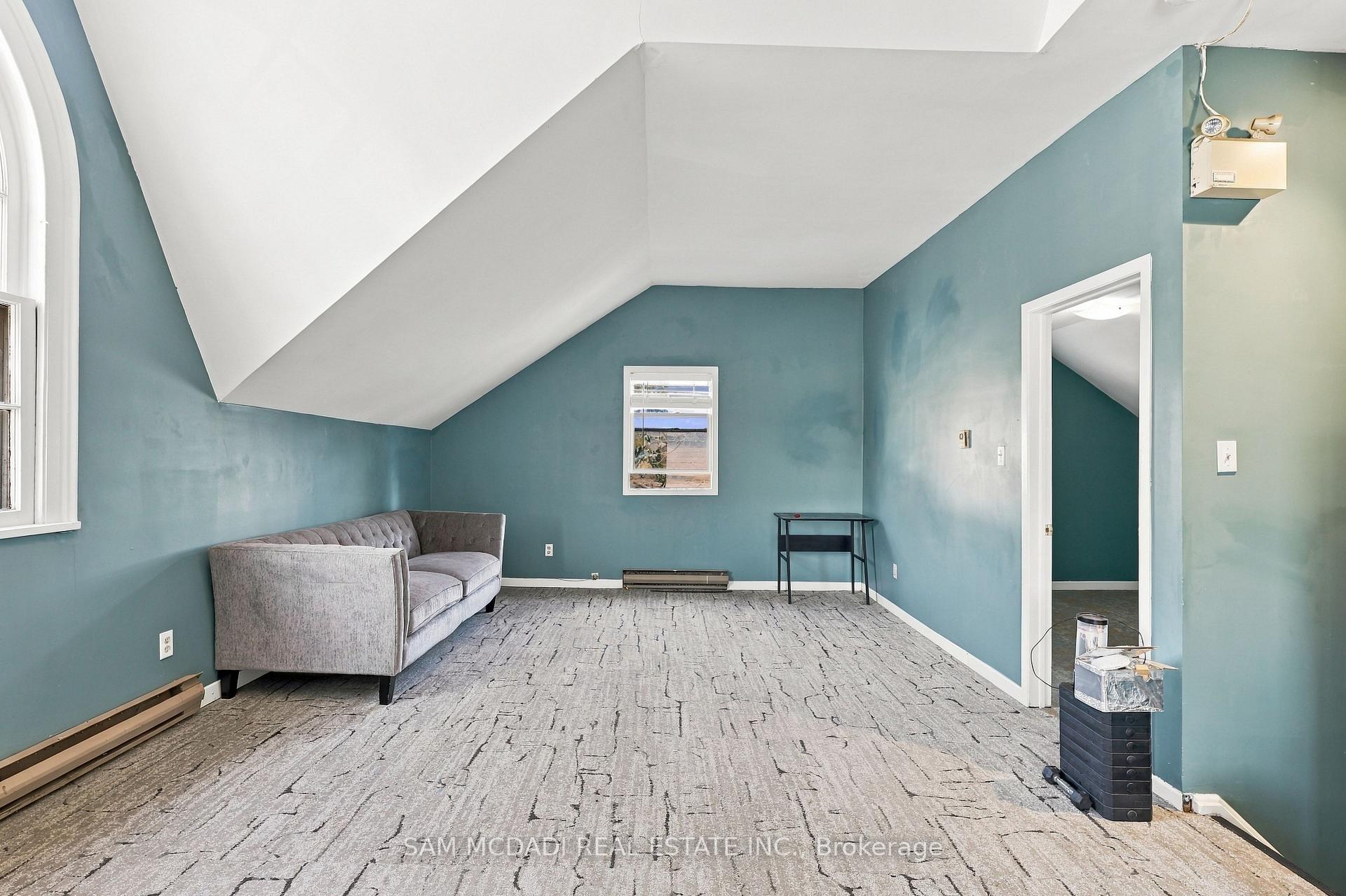 571 Kingston Road W