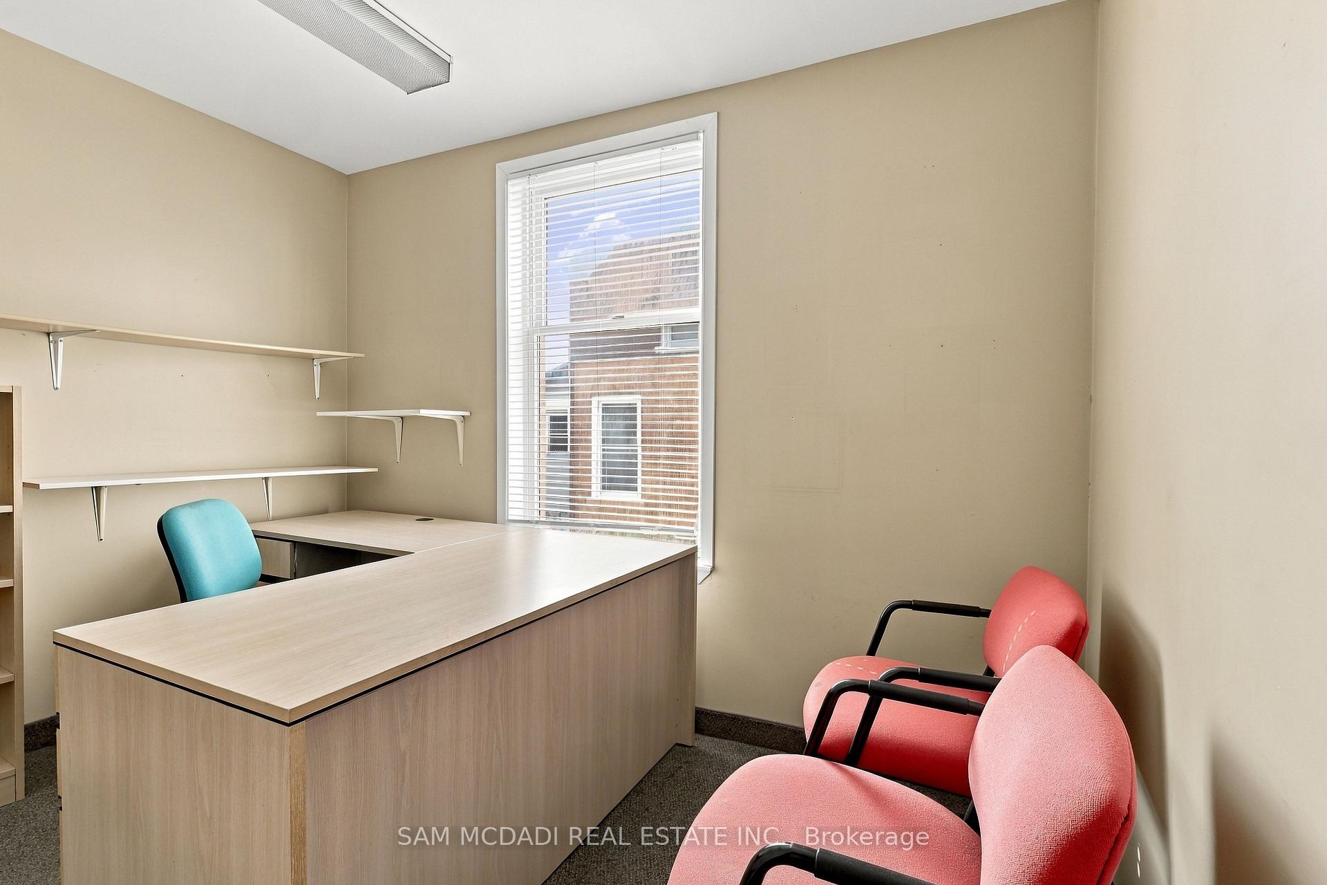 571 Kingston Road W