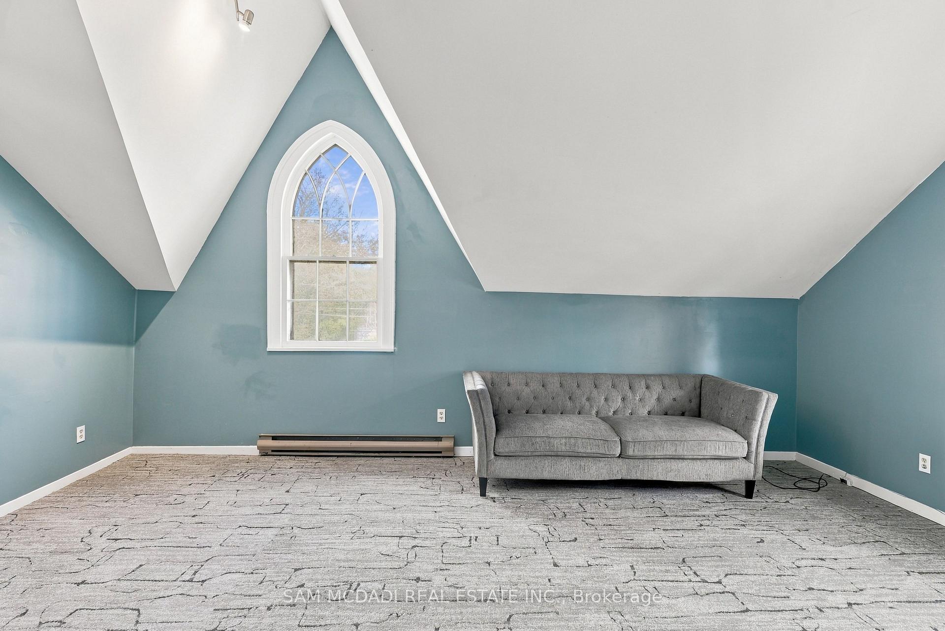 571 Kingston Road W