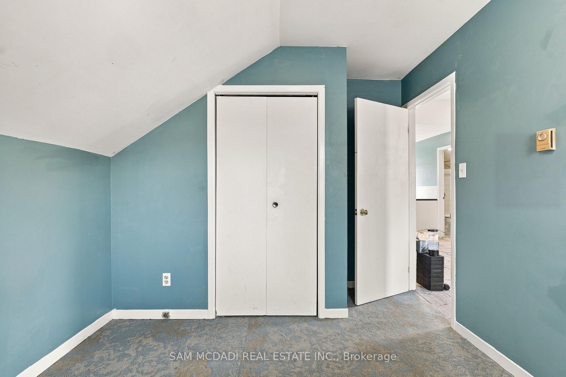 571 Kingston Road W