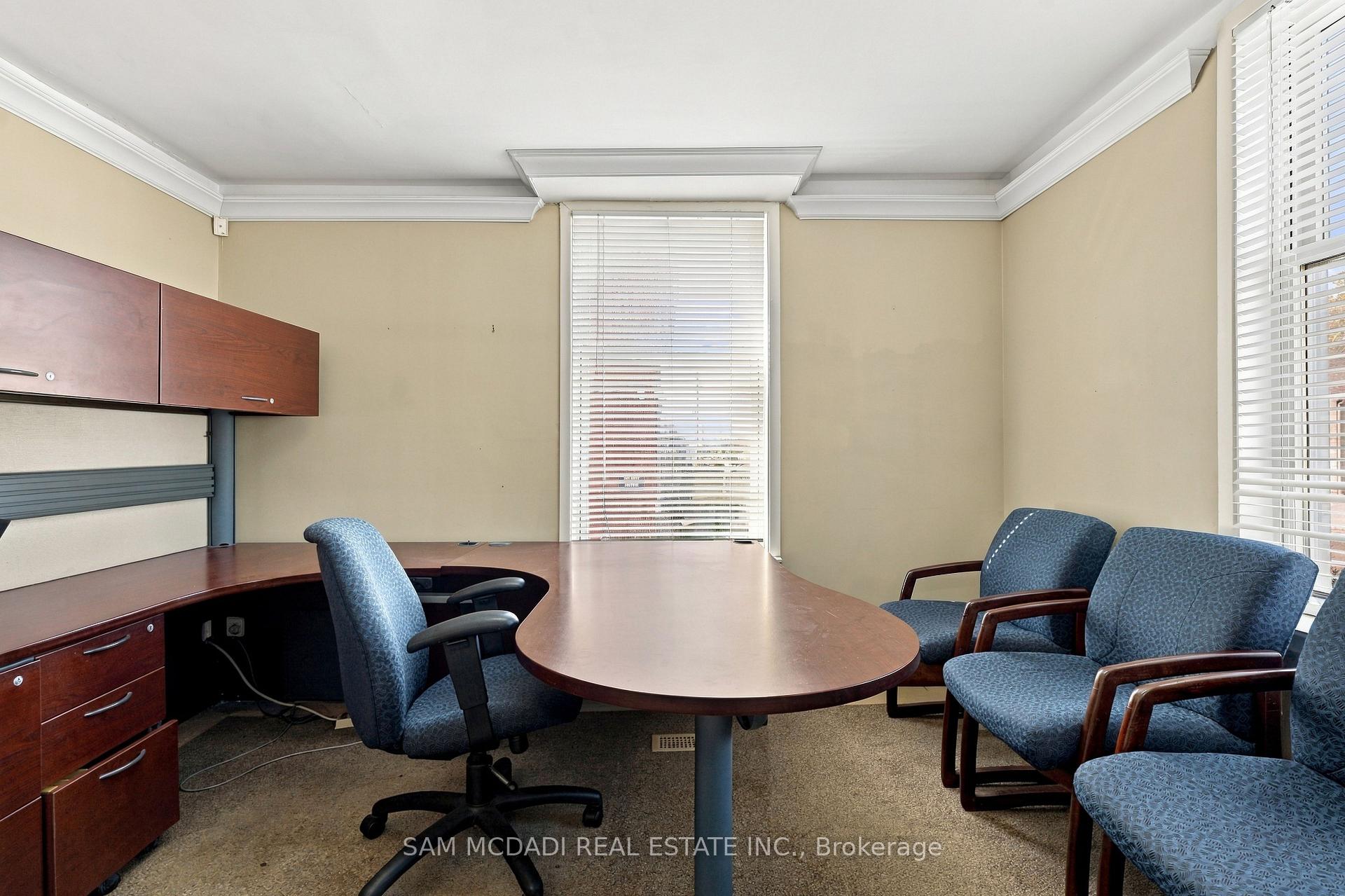 571 Kingston Road W