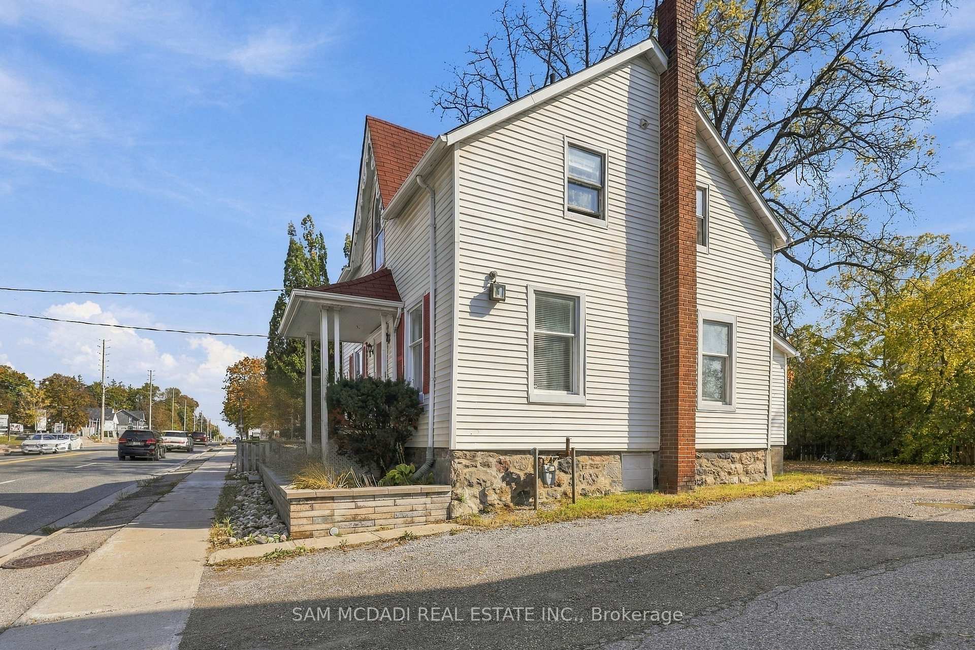 571 Kingston Road W