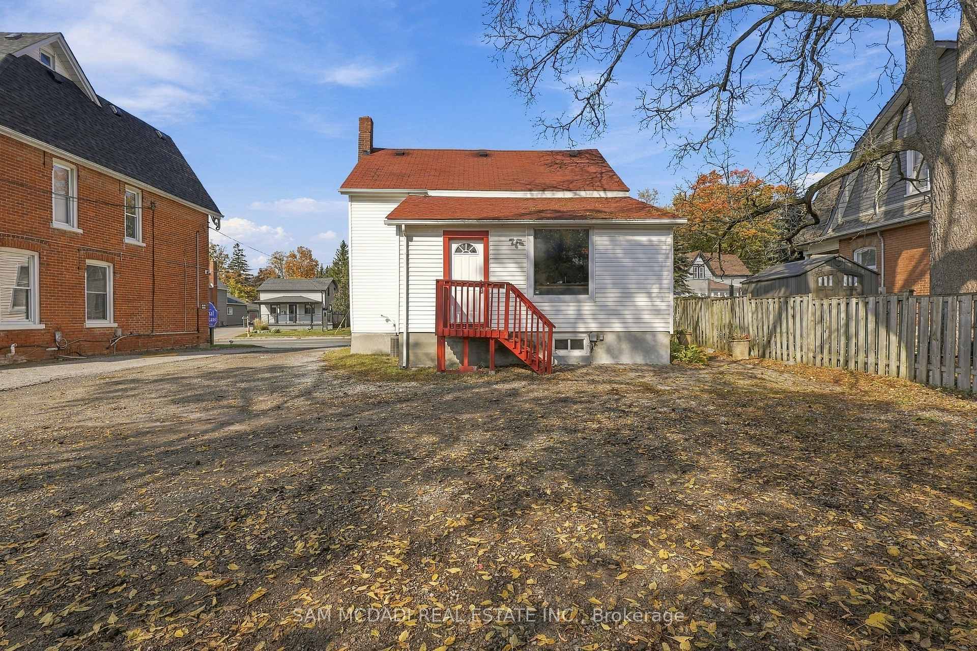 571 Kingston Road W