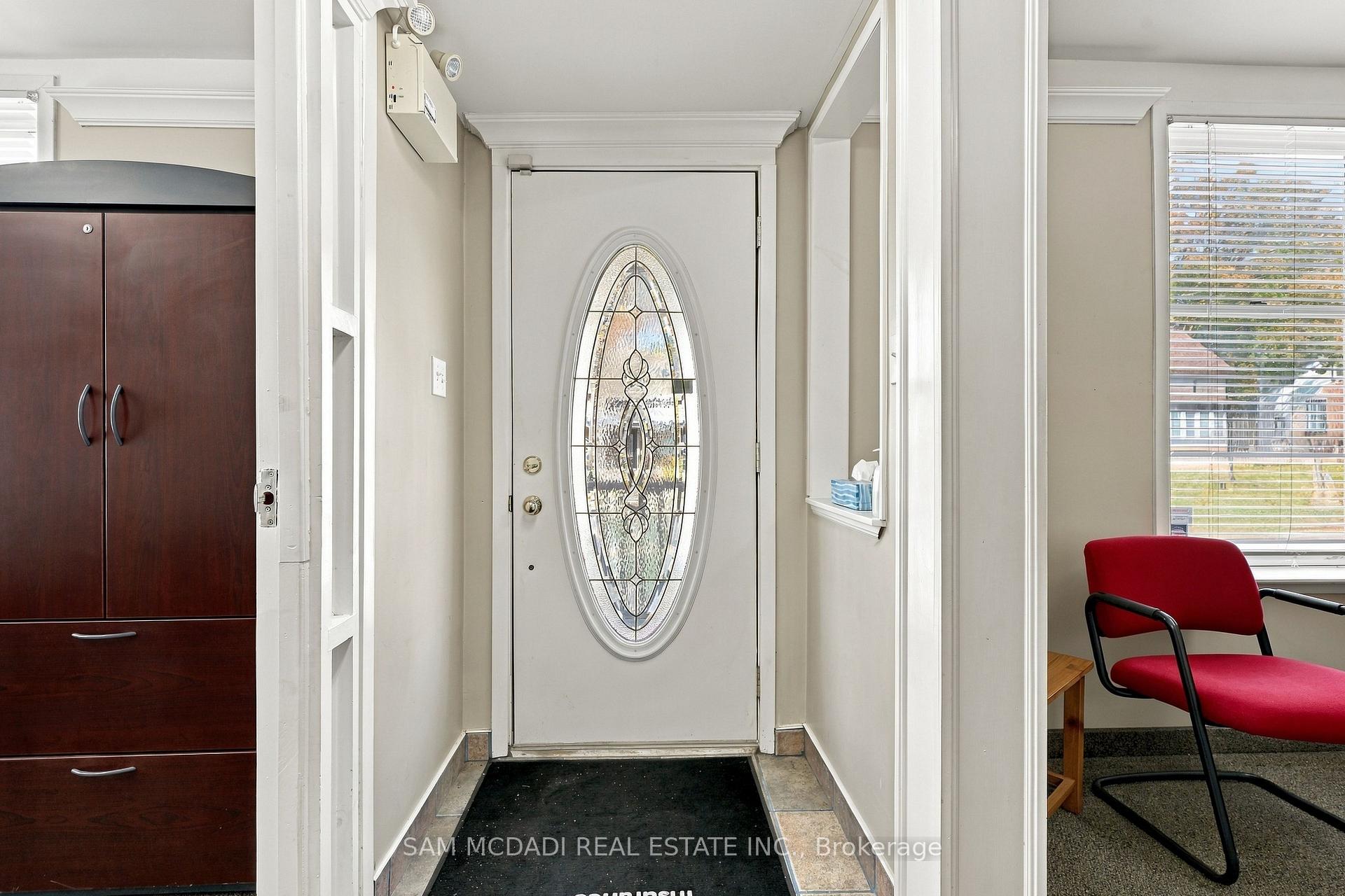 571 Kingston Road W