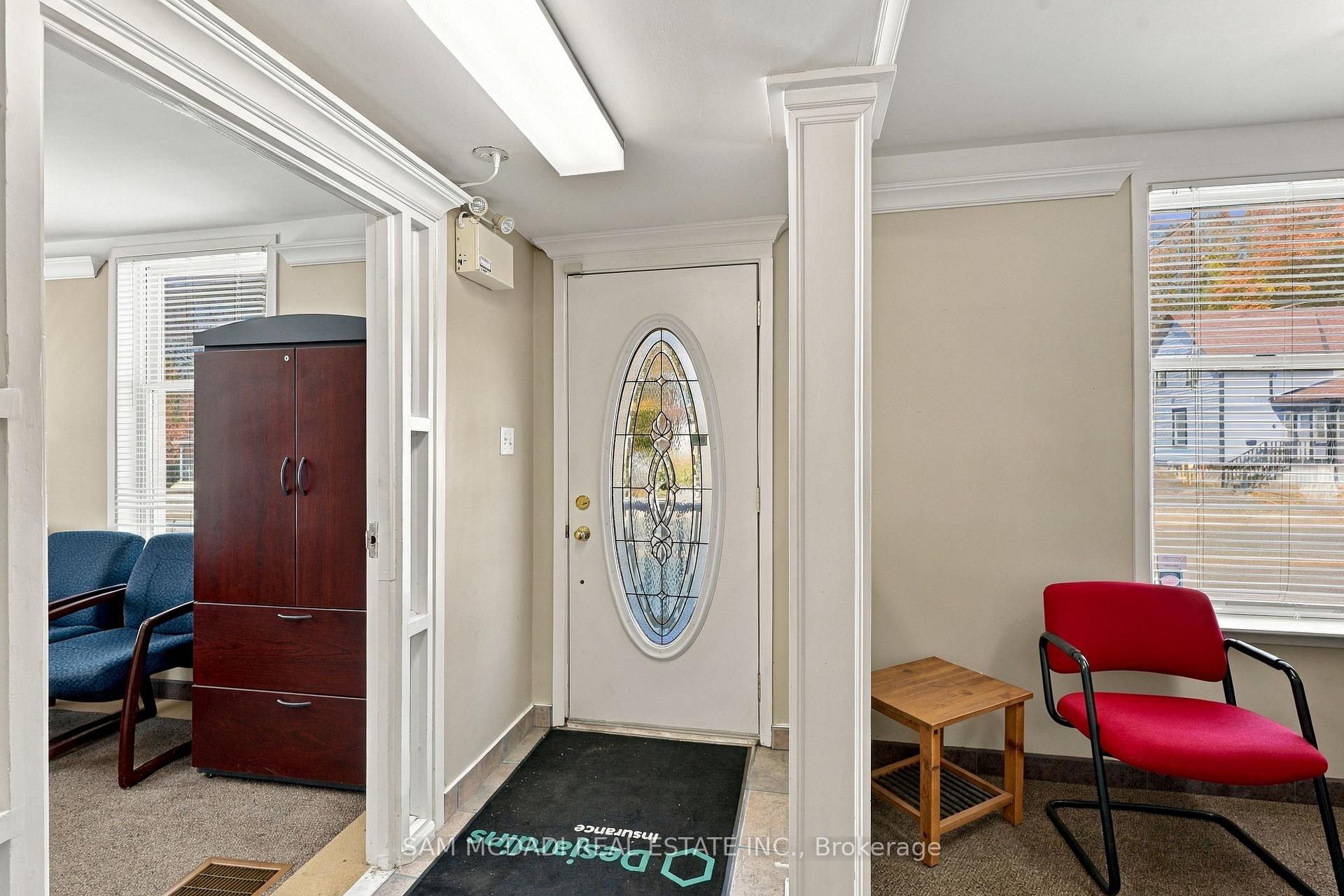 571 Kingston Road W