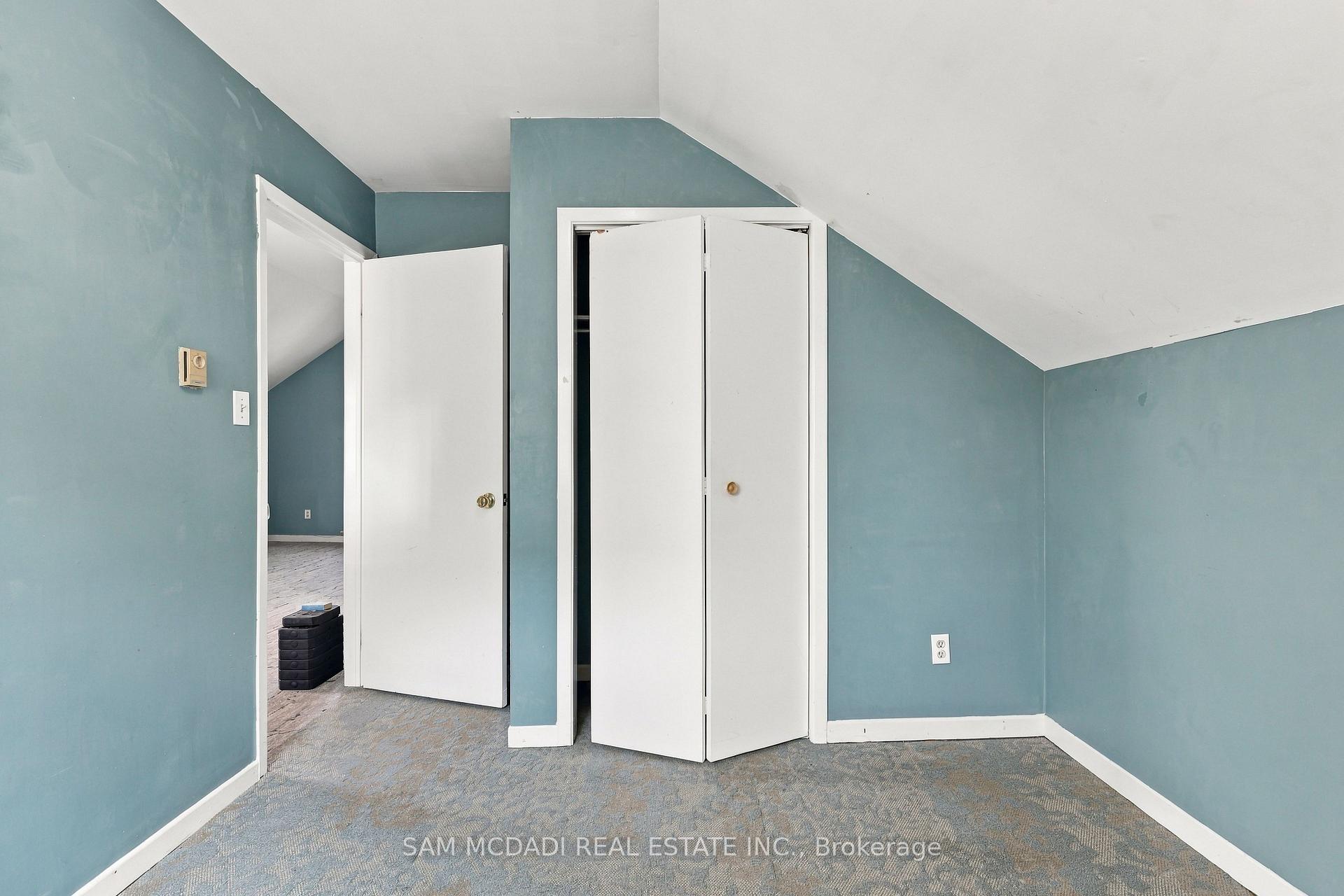 571 Kingston Road W