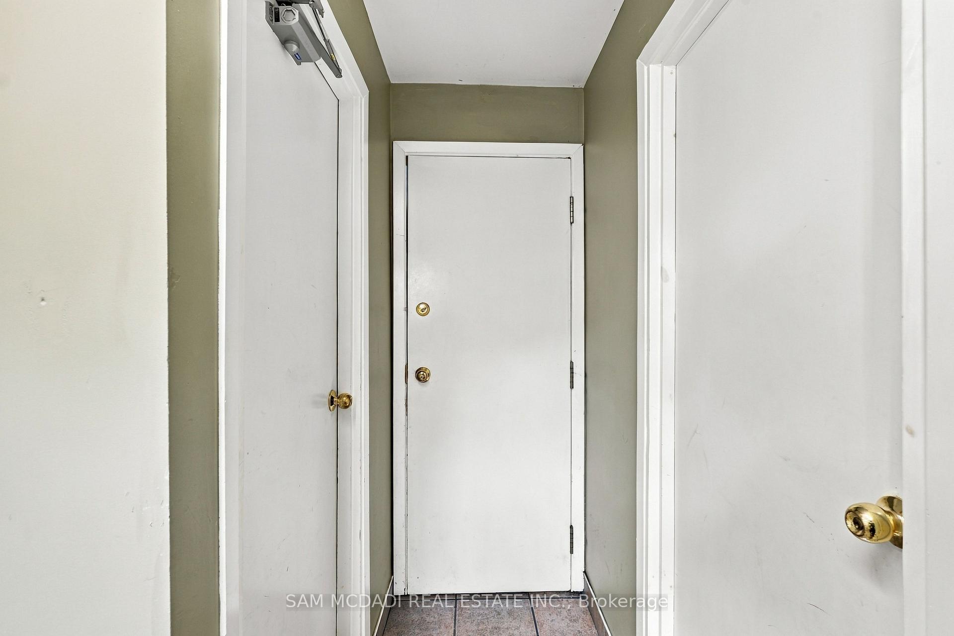 571 Kingston Road W
