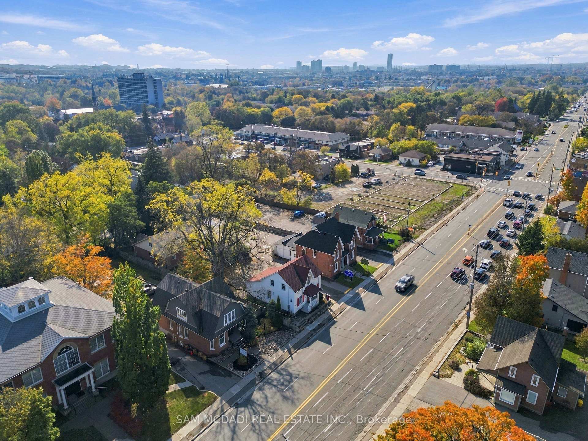 571 Kingston Road W