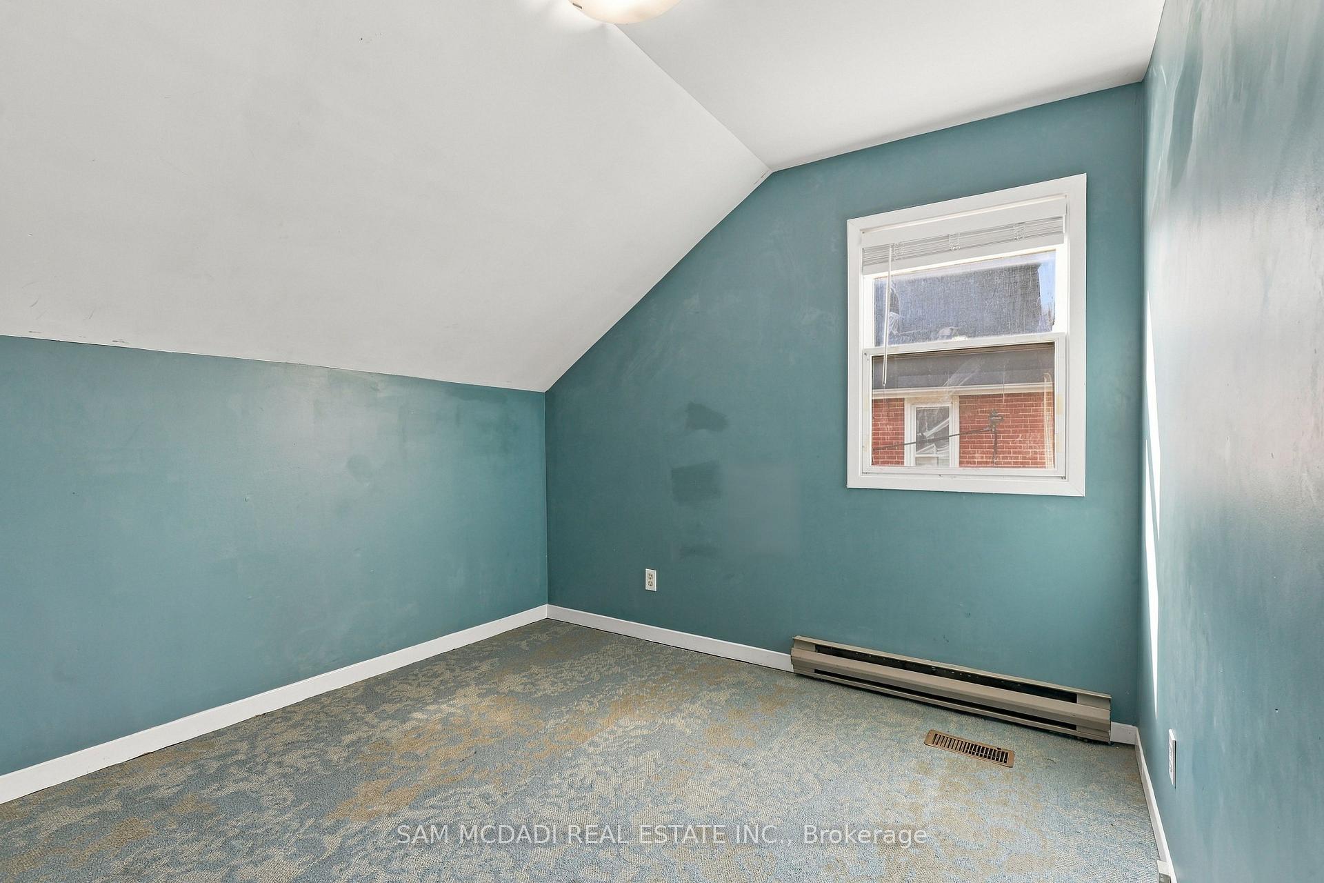 571 Kingston Road W