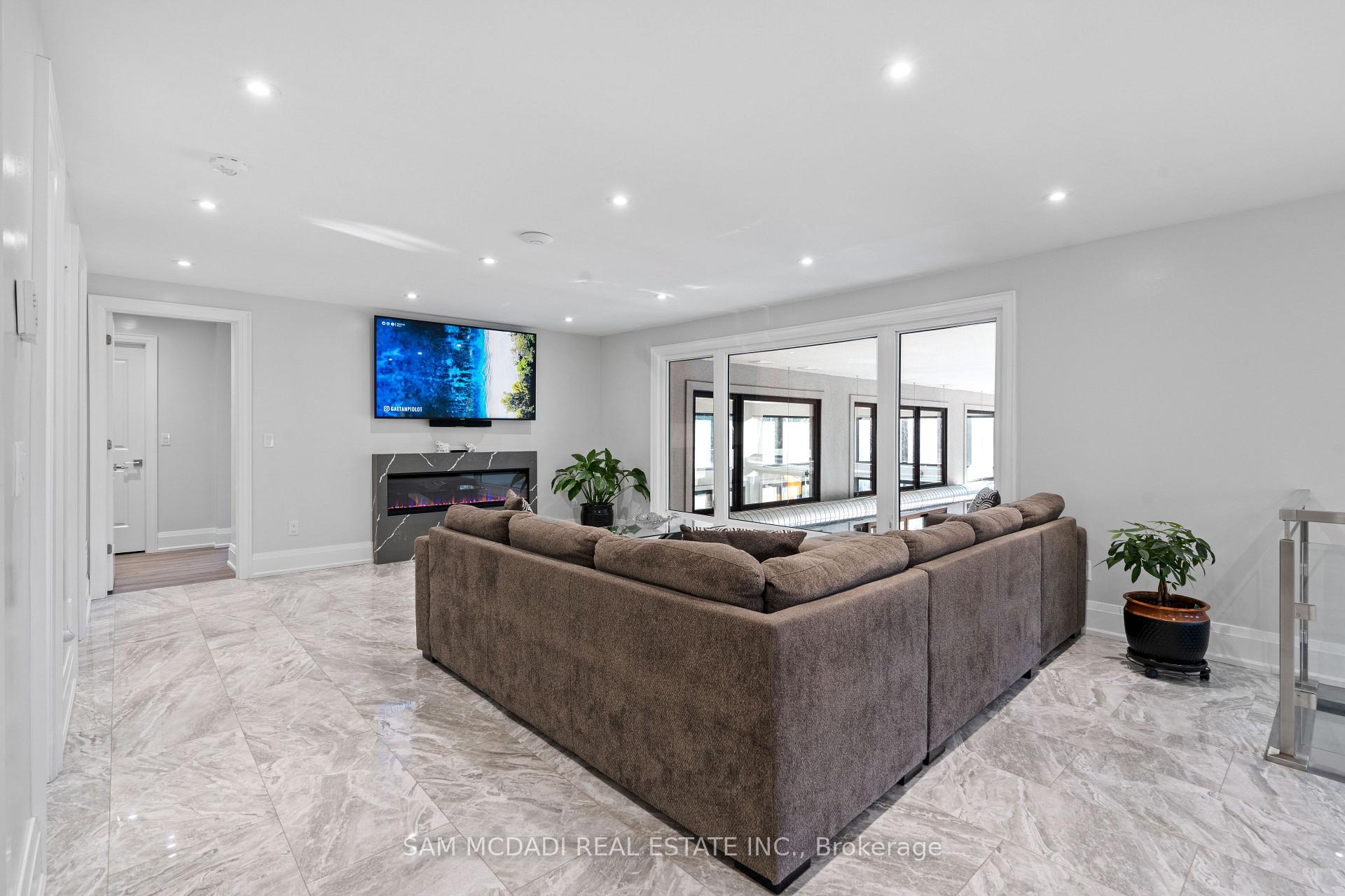 2993 Innisfil Beach Road